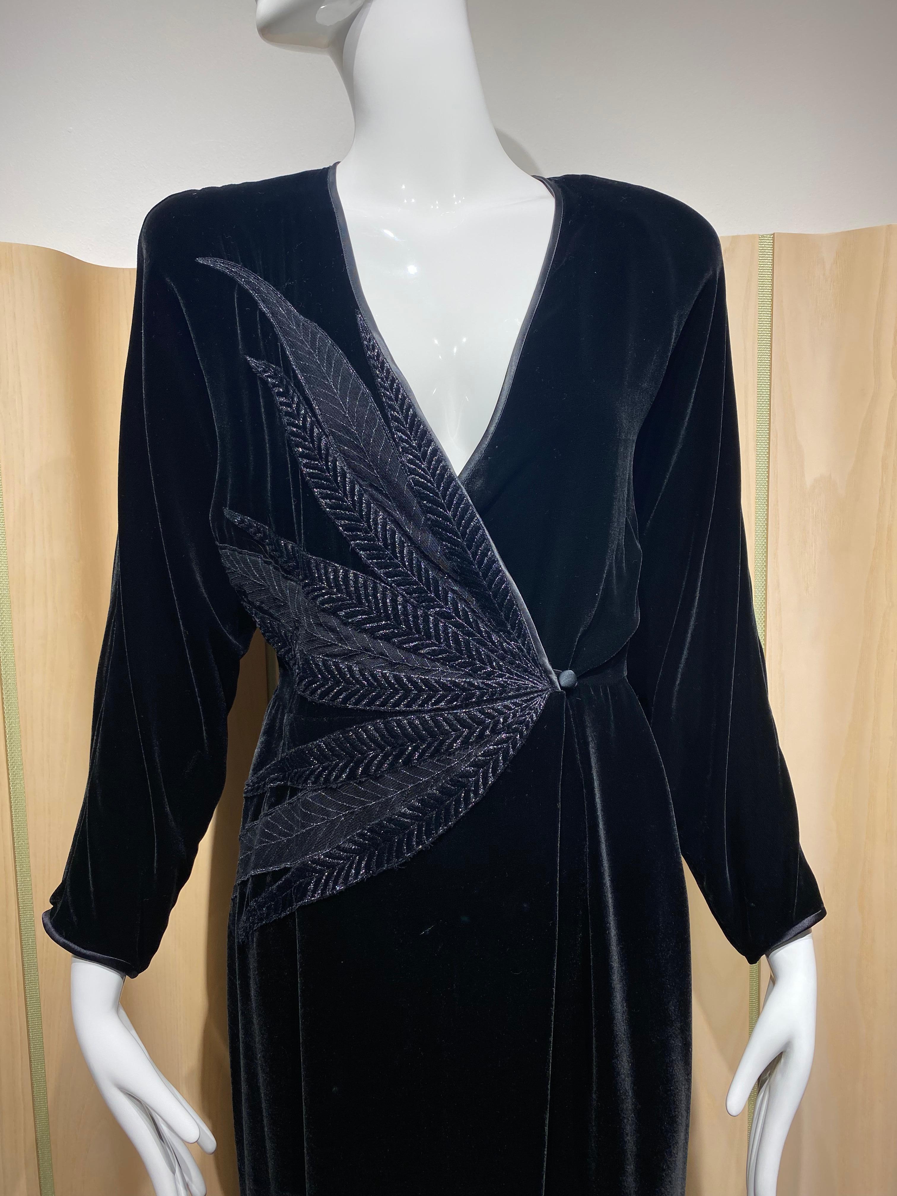 1980s Janice Wainwright Long Sleeve Black Velvet V neck Cocktail Dress For Sale 4