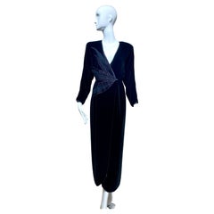 1980s Janice Wainwright Long Sleeve Black Velvet V neck Cocktail Dress