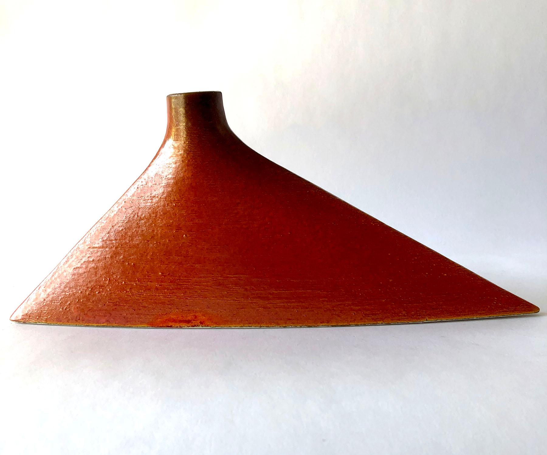 Geometric earthenware vase circa 1980s, Japan. Vase measures 6