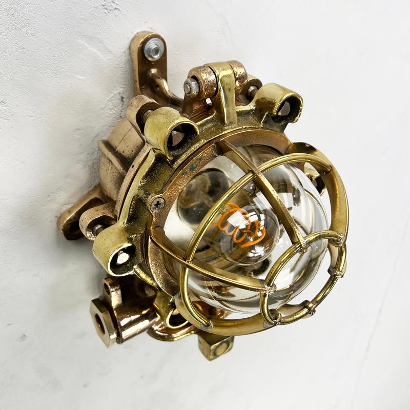 Japanische Industrielle Flammen-Wandleuchte aus Bronze und Messing von Morio Denki aus den 1980er Jahren im Zustand „Gut“ im Angebot in Leicester, Leicestershire