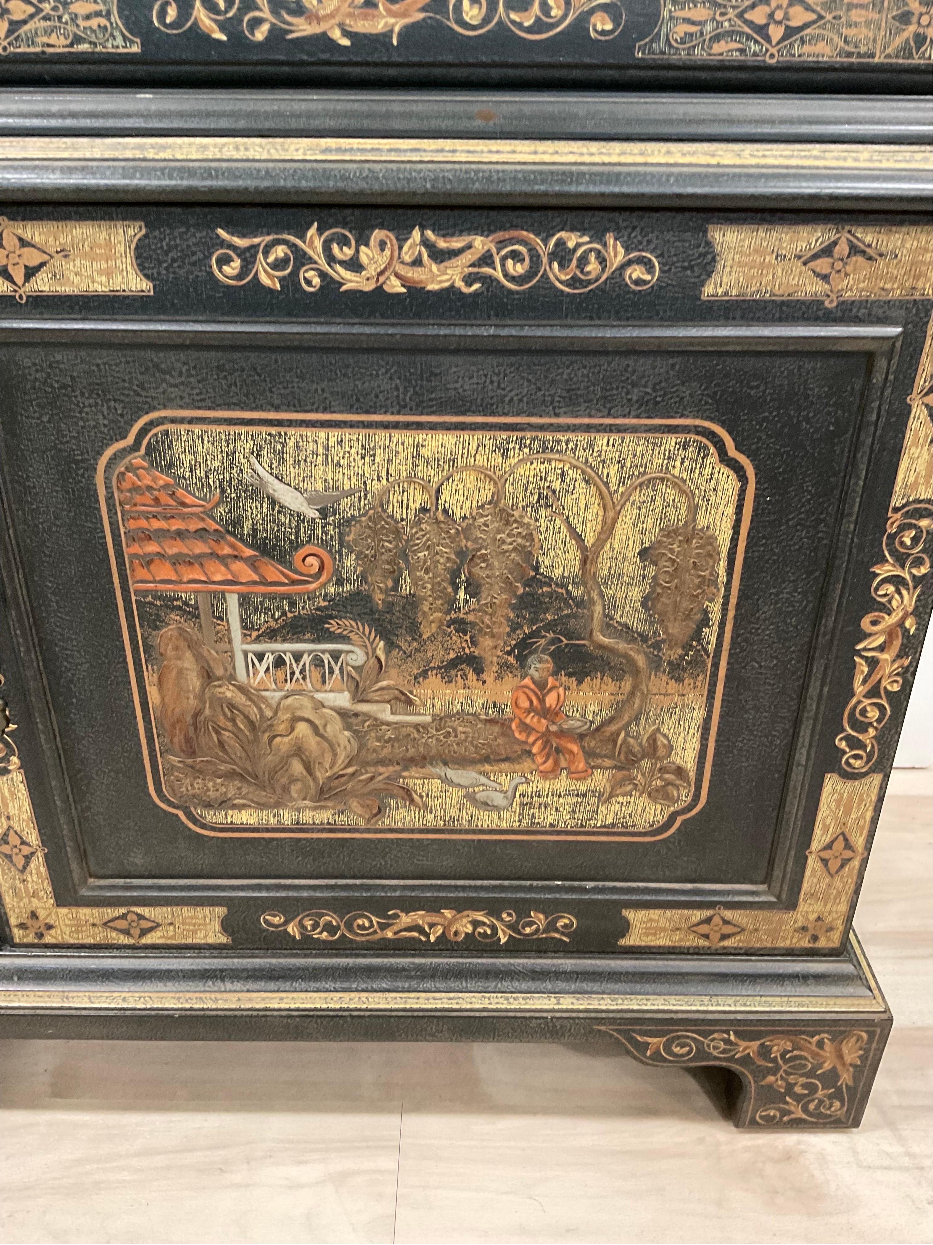 1980s John Widdicomb Chinoiserie Display Case In Excellent Condition In Hartville, OH