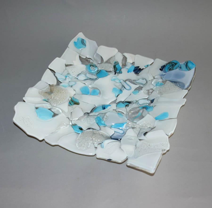 - art glass
- design larger bowl made of coloured laminated glass in white, blue and clear
- Jozefina glassworks Krosno Poland
- piece is original
- handmade from individual pieces of glass
- square shape


