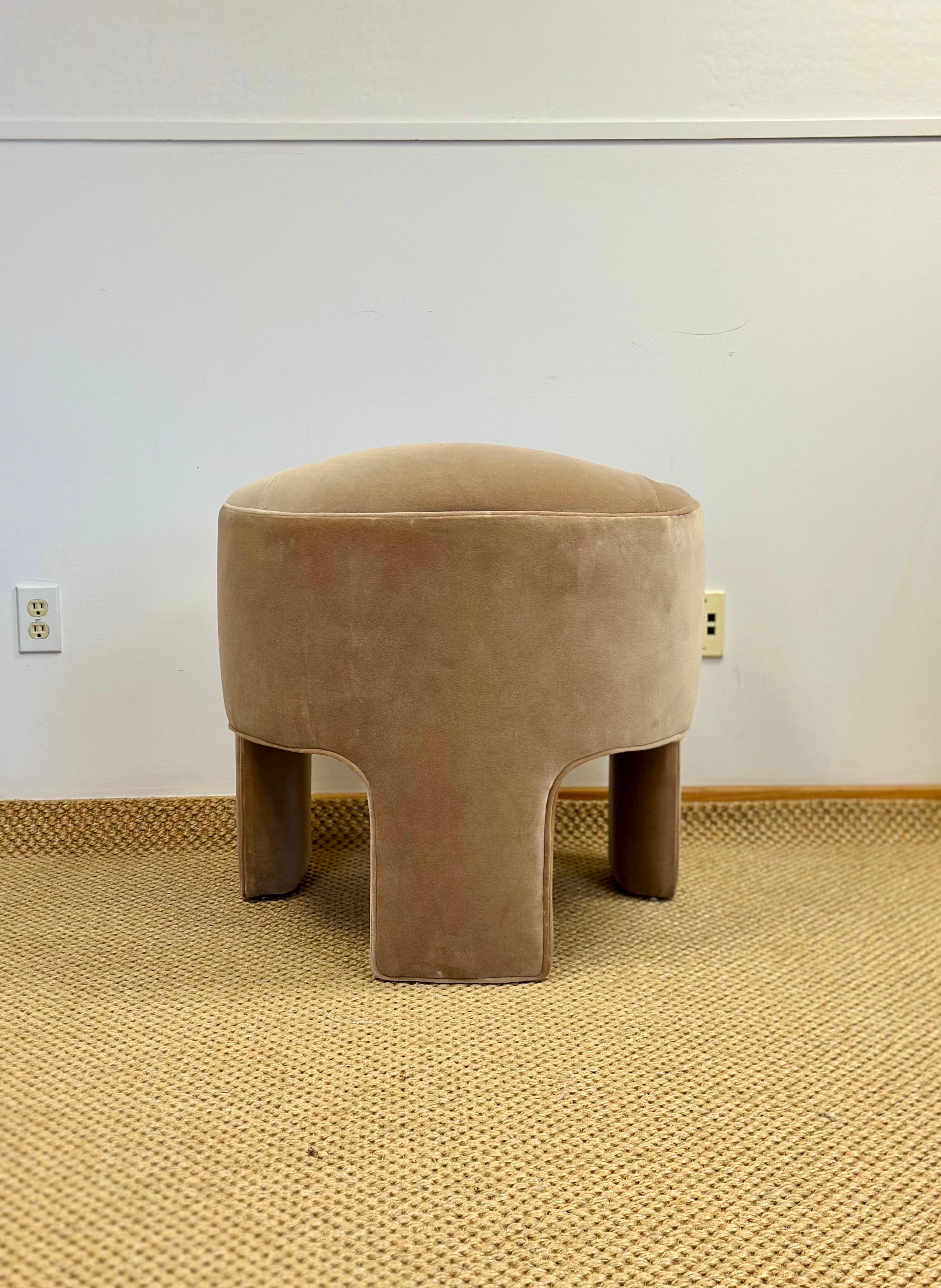 Fin du 20e siècle 1980 Preview Chaise longue tripode à trois pieds en taupe en vente