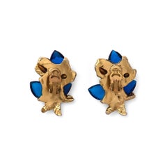 Pendientes de clip de oro y piedras preciosas azules Kalinger de los años 80
