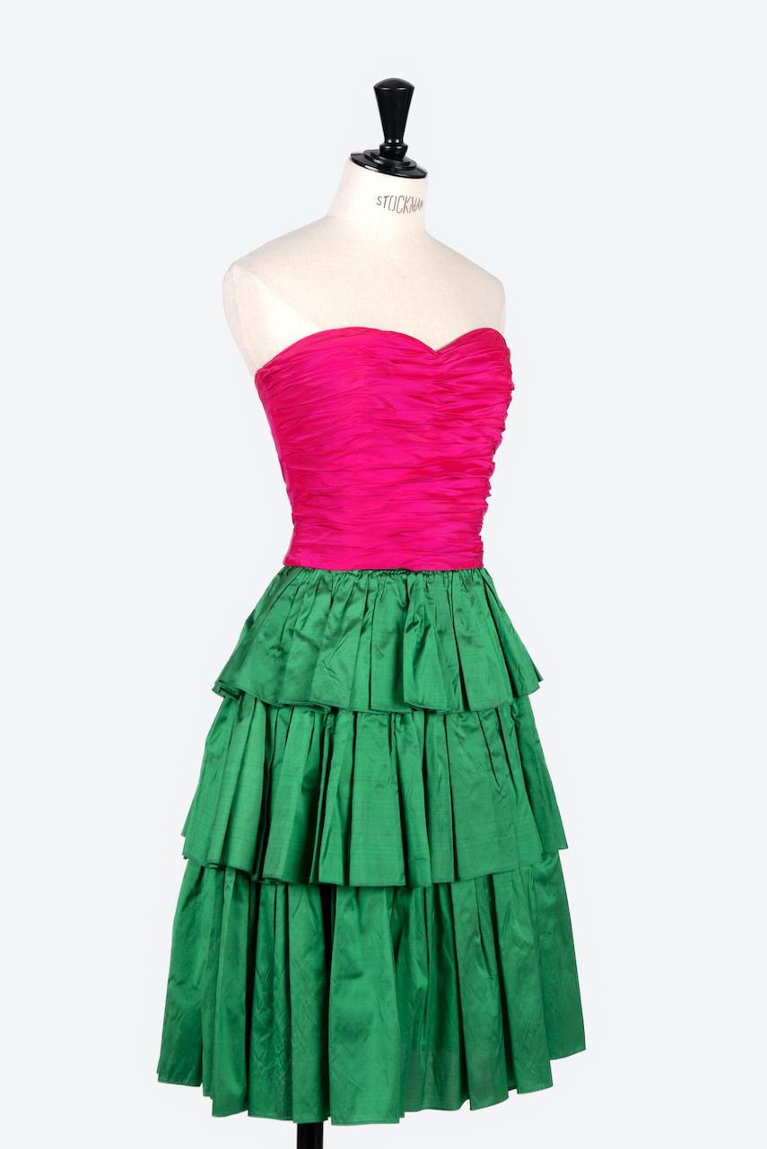 Bleu 1980 KAMAL Couture Bustier et jupe en soie rose et verte avec écharpe/ceinture en vente