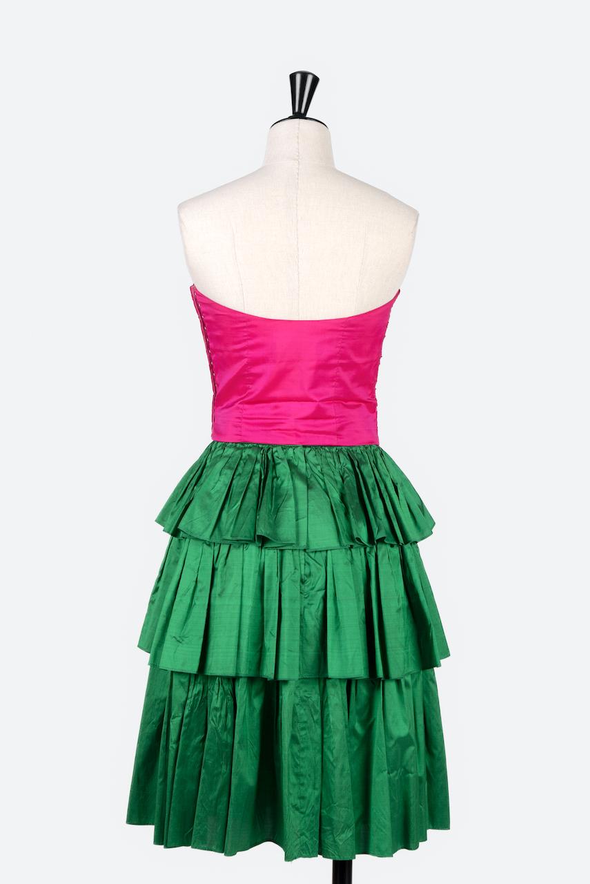 1980 KAMAL Couture Bustier et jupe en soie rose et verte avec écharpe/ceinture Excellent état - En vente à Munich, DE