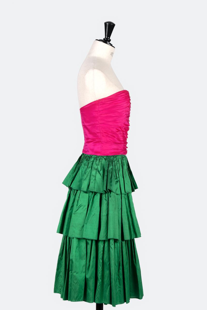 1980 KAMAL Couture Bustier et jupe en soie rose et verte avec écharpe/ceinture Pour femmes en vente
