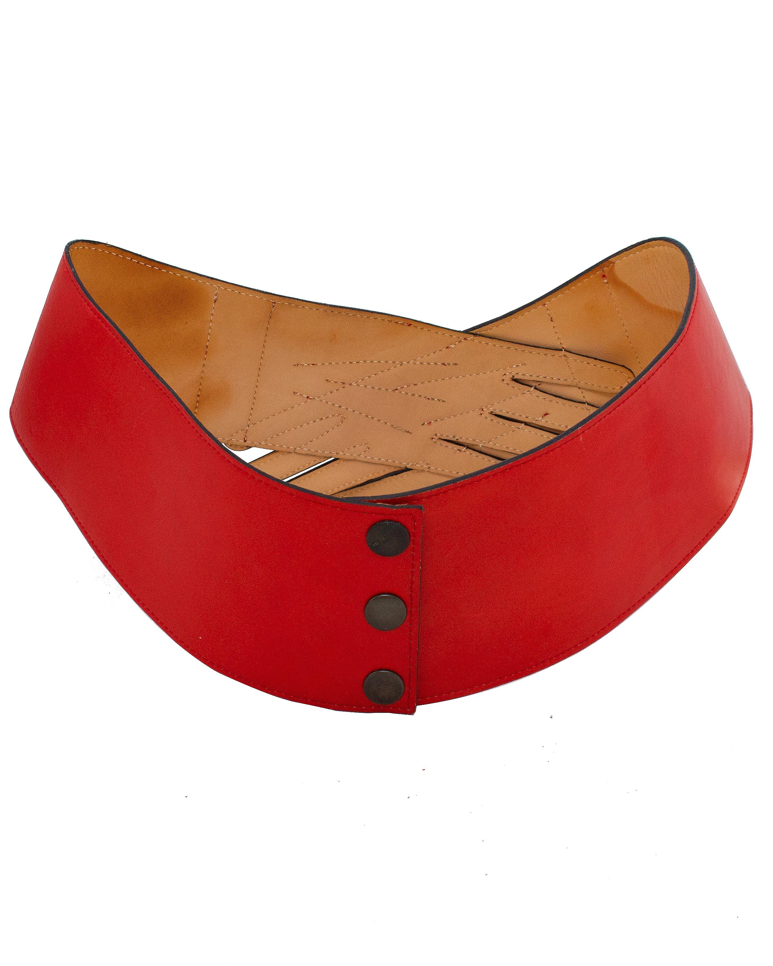 Very cool 1980s Karl Lagerfeld overlapping glove statement belt. Beautiful, rich red leather with beige leather interior. Such a fun additional to an outfit. One size closes with three snaps. Very faint interior KL brand marking. Very good exterior