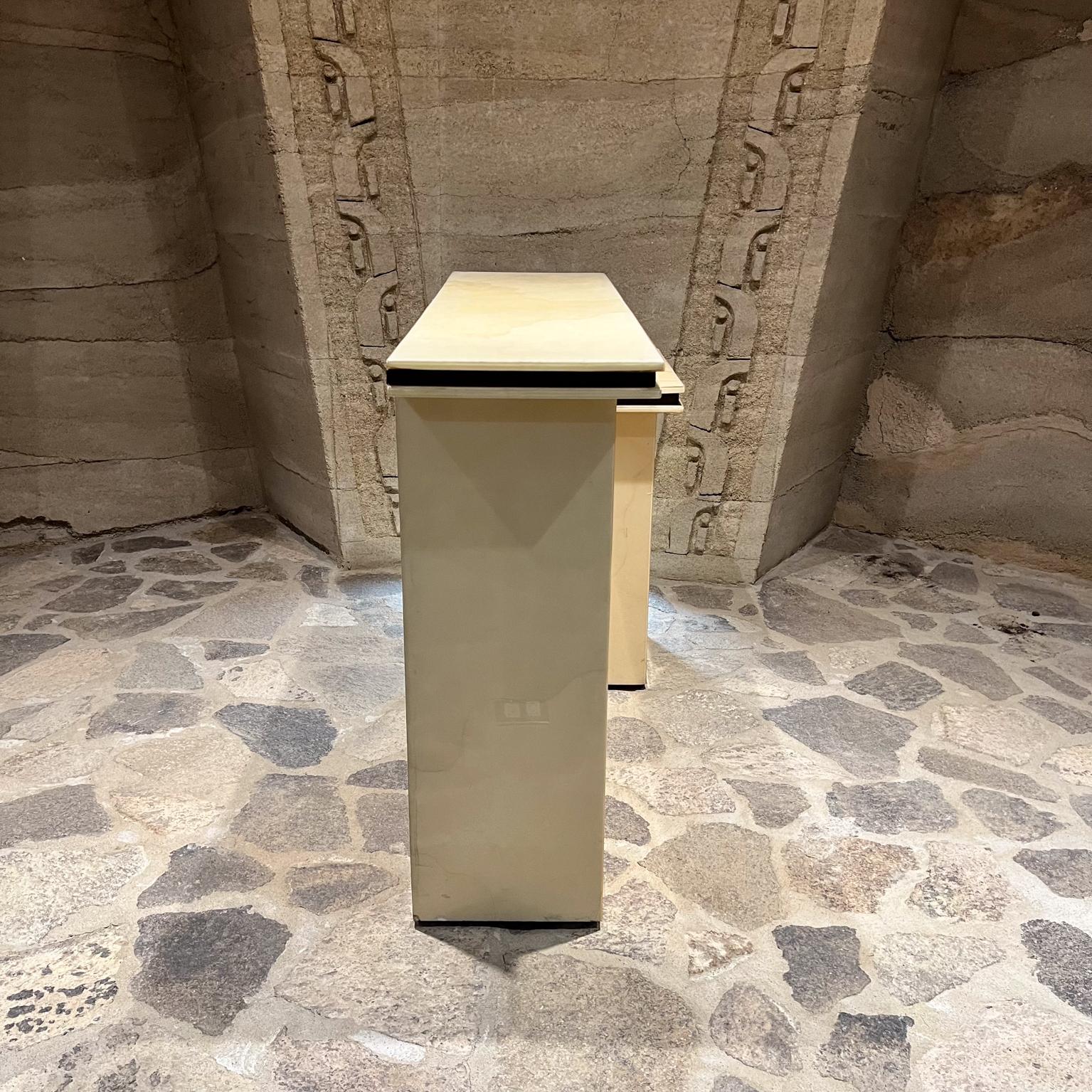 Meuble de bar sec en peau de chèvre laquée, années 1980, Karl Springer en vente 4