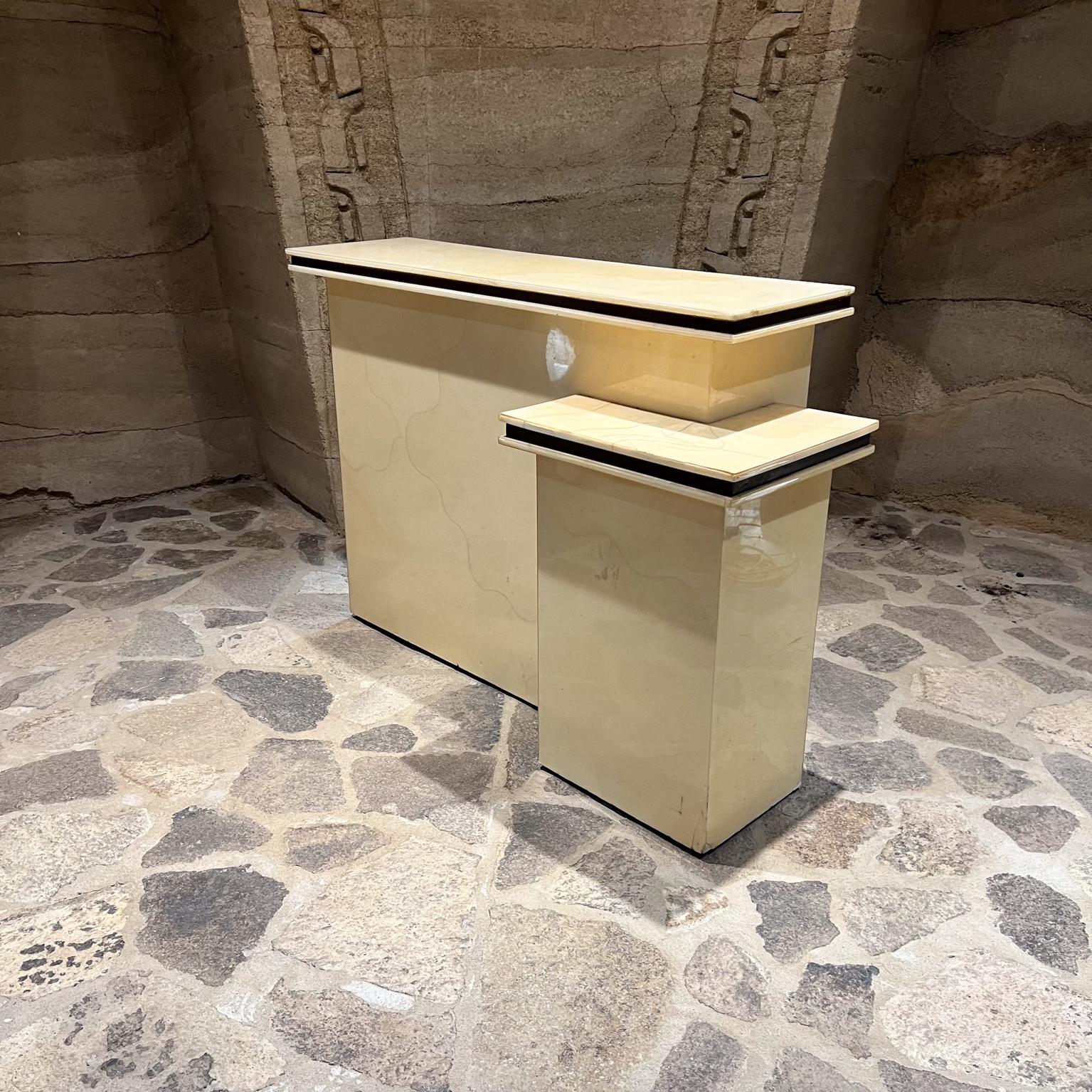Moderne Meuble de bar sec en peau de chèvre laquée, années 1980, Karl Springer en vente