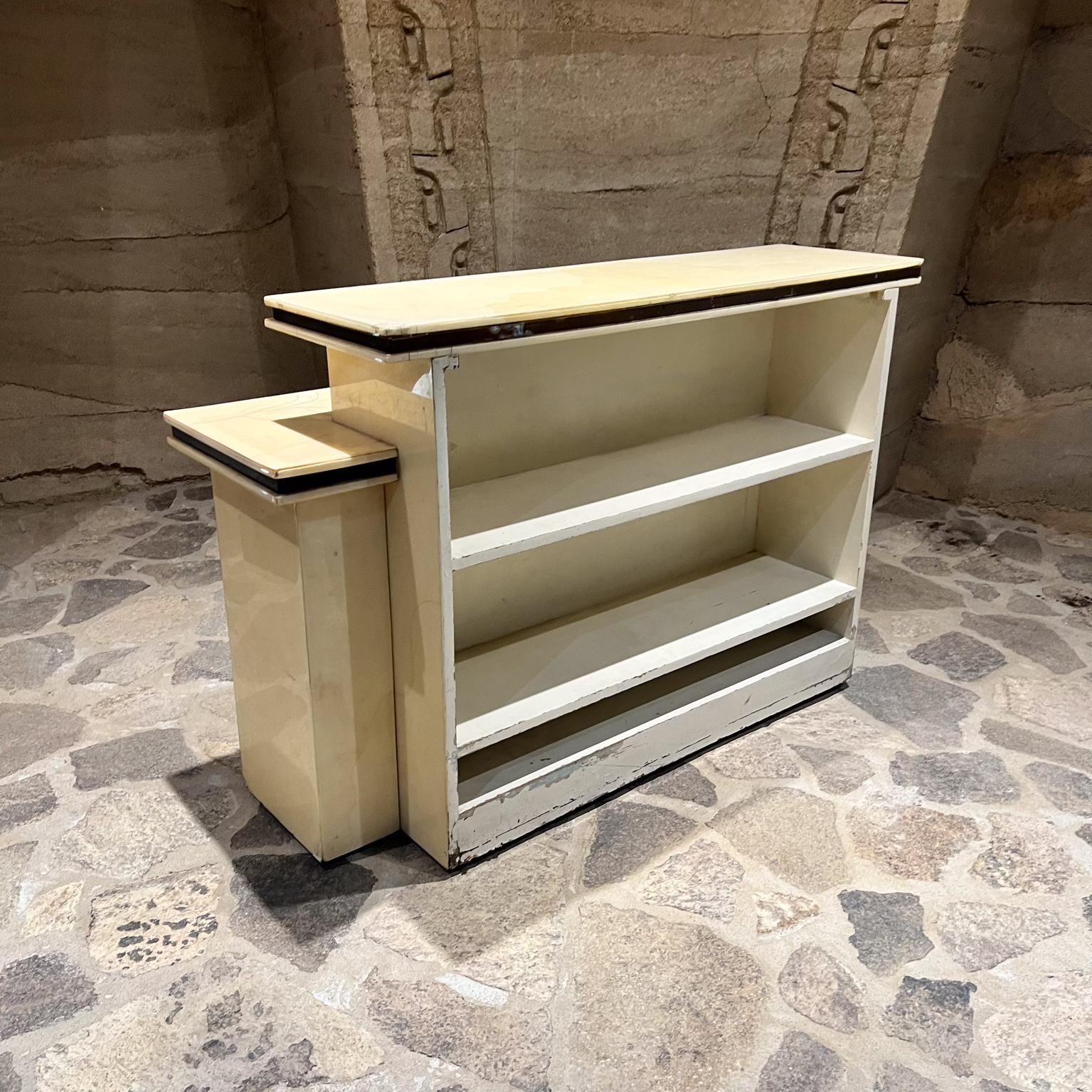 Laqué Meuble de bar sec en peau de chèvre laquée, années 1980, Karl Springer en vente