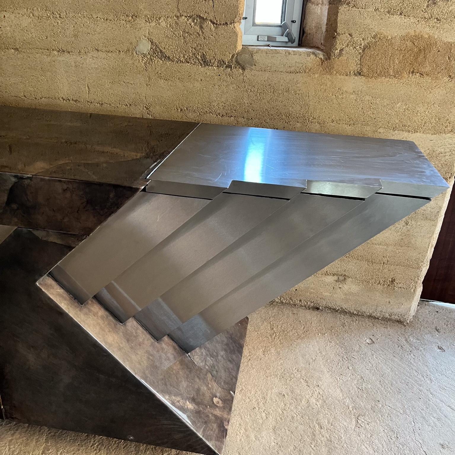 Credenza geométrica de piel de cabra Karl Springer- Maria Teresa Méndez, años 80 finales del siglo XX en venta