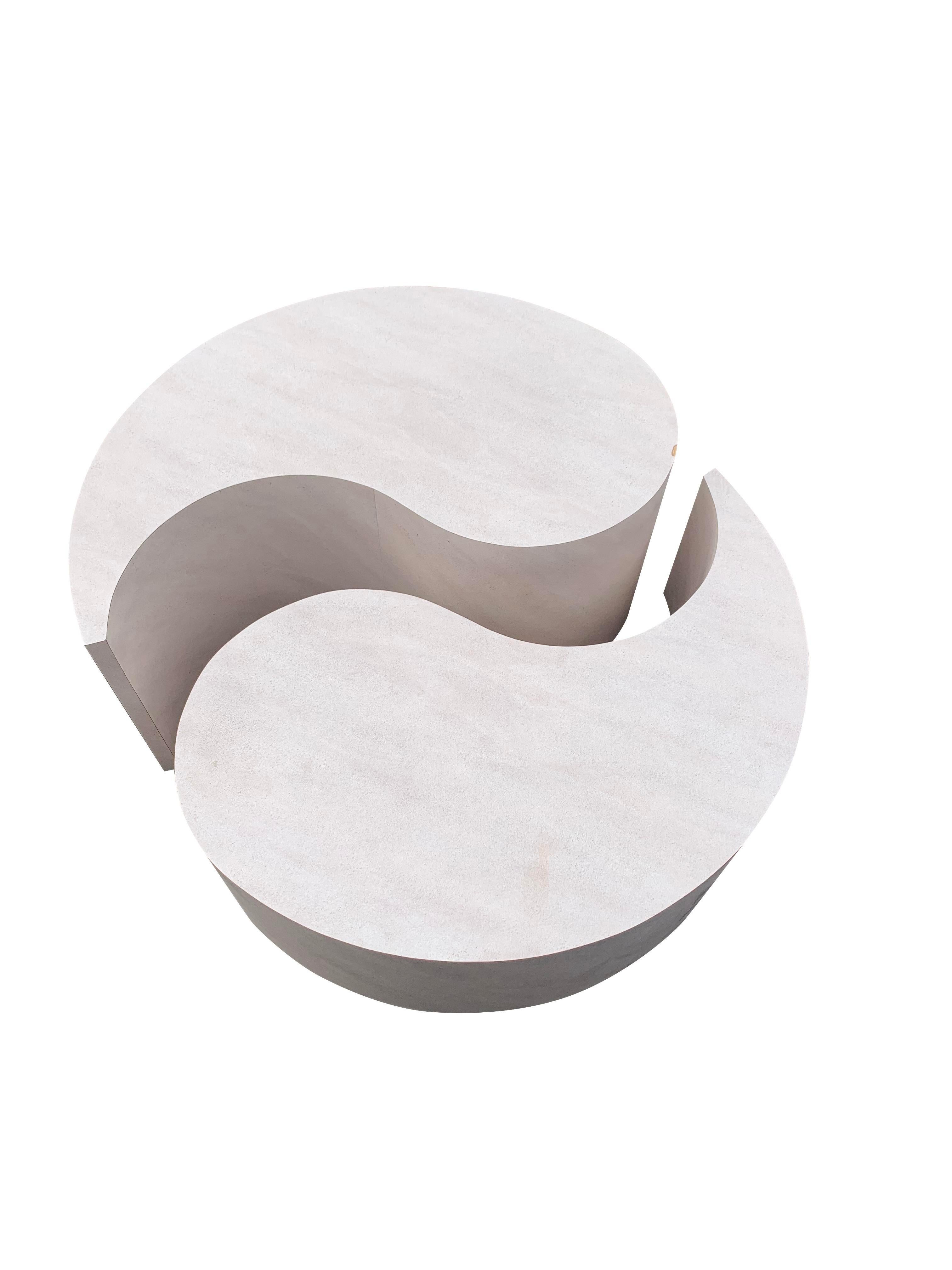 Karl Springer Style Free Form Tear Drop Coffee Table

Add a touch of mid-century modern elegance to your home with this stunning Karl Springer Style Free Form Tear Drop Coffee Table. This unique and versatile piece features a captivating teardrop