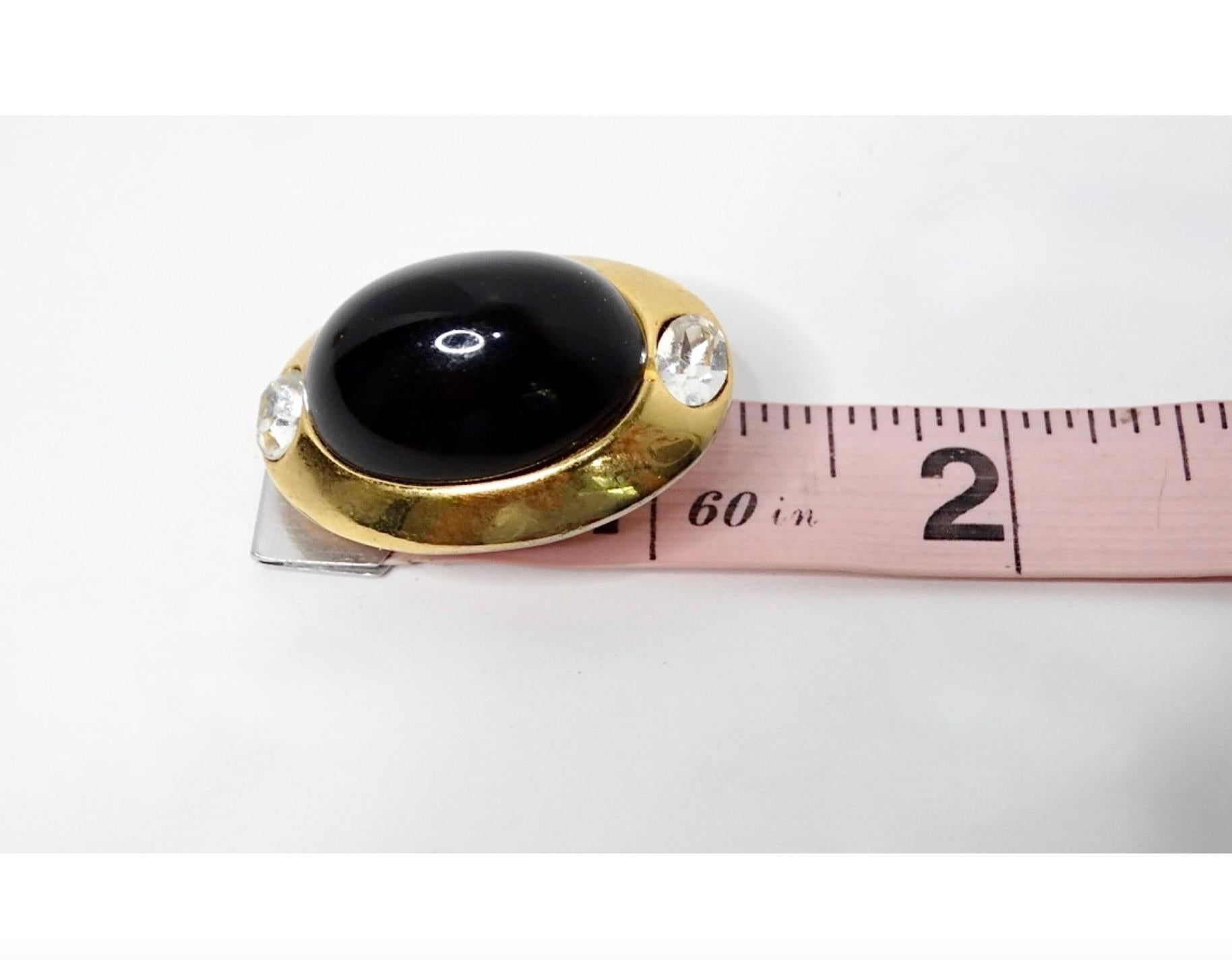 Orecchini a clip anni '80 di Kenneth Jay Lane con cabochon nero in tonalità oro in vendita 2