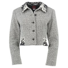 Giacca corta in tweed Donegal grigio Kenzo Paris degli anni ’80 con bordi ricamati a motivi floreali