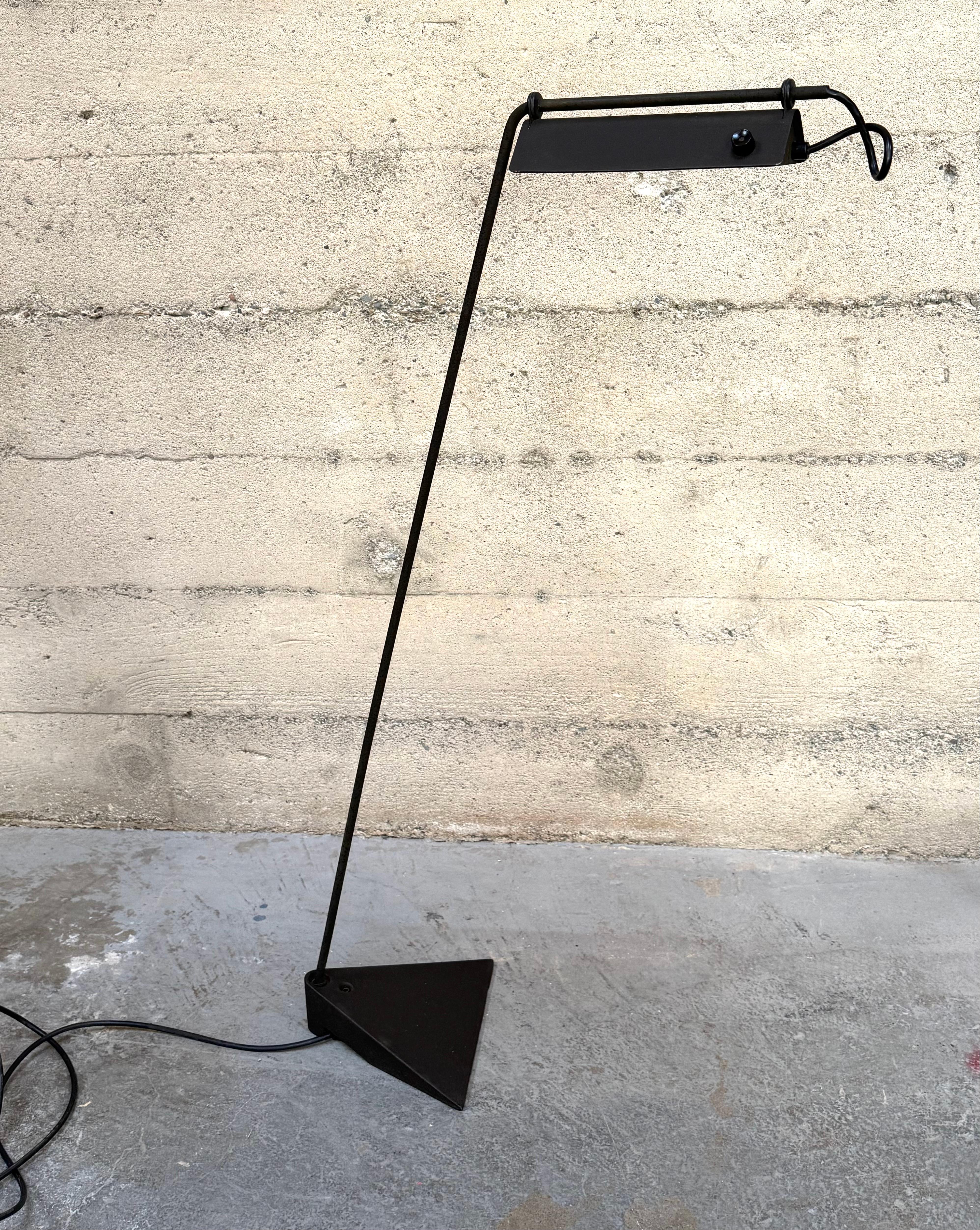 1980s Koch-Lowy floor lamp, cast iron base metal rod stem and adjustable painted aluminum shade. The main stem  swivels from side to side and the shade can be turned 360 degrees. The solid cast iron base is weighted for a secure placement on the