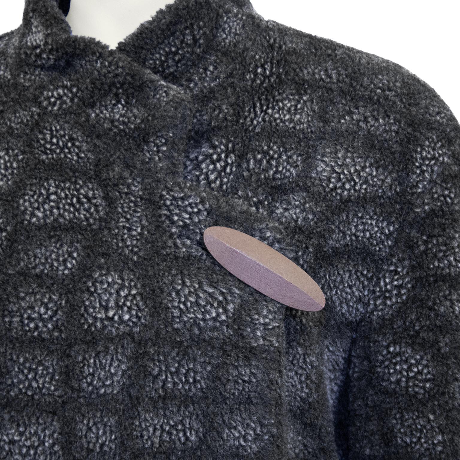 Krizia - Manteau gris en fausse peau de mouton des années 1980  Bon état - En vente à Toronto, Ontario