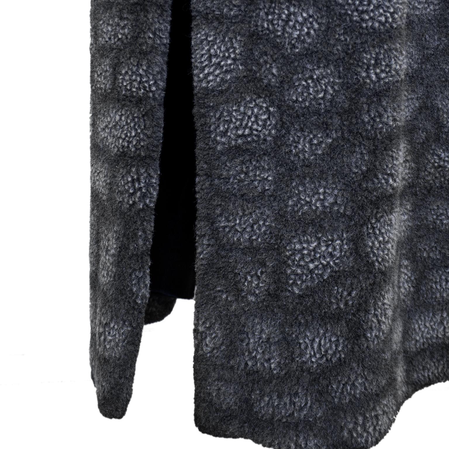 Krizia - Manteau gris en fausse peau de mouton des années 1980  Unisexe en vente