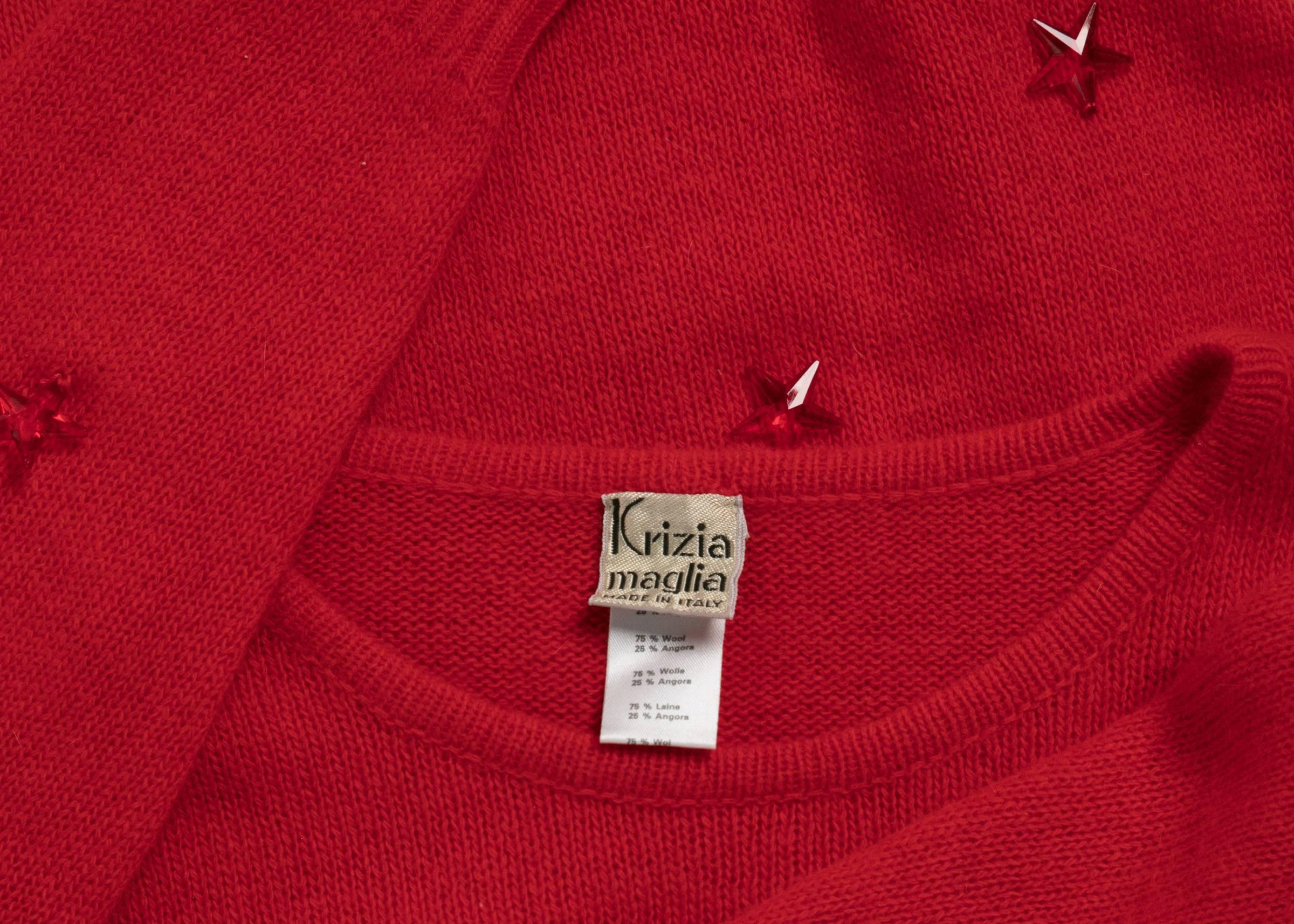 Krizia - Pull en laine angora rouge et perles d'étoile Lucite, années 1980 en vente 1