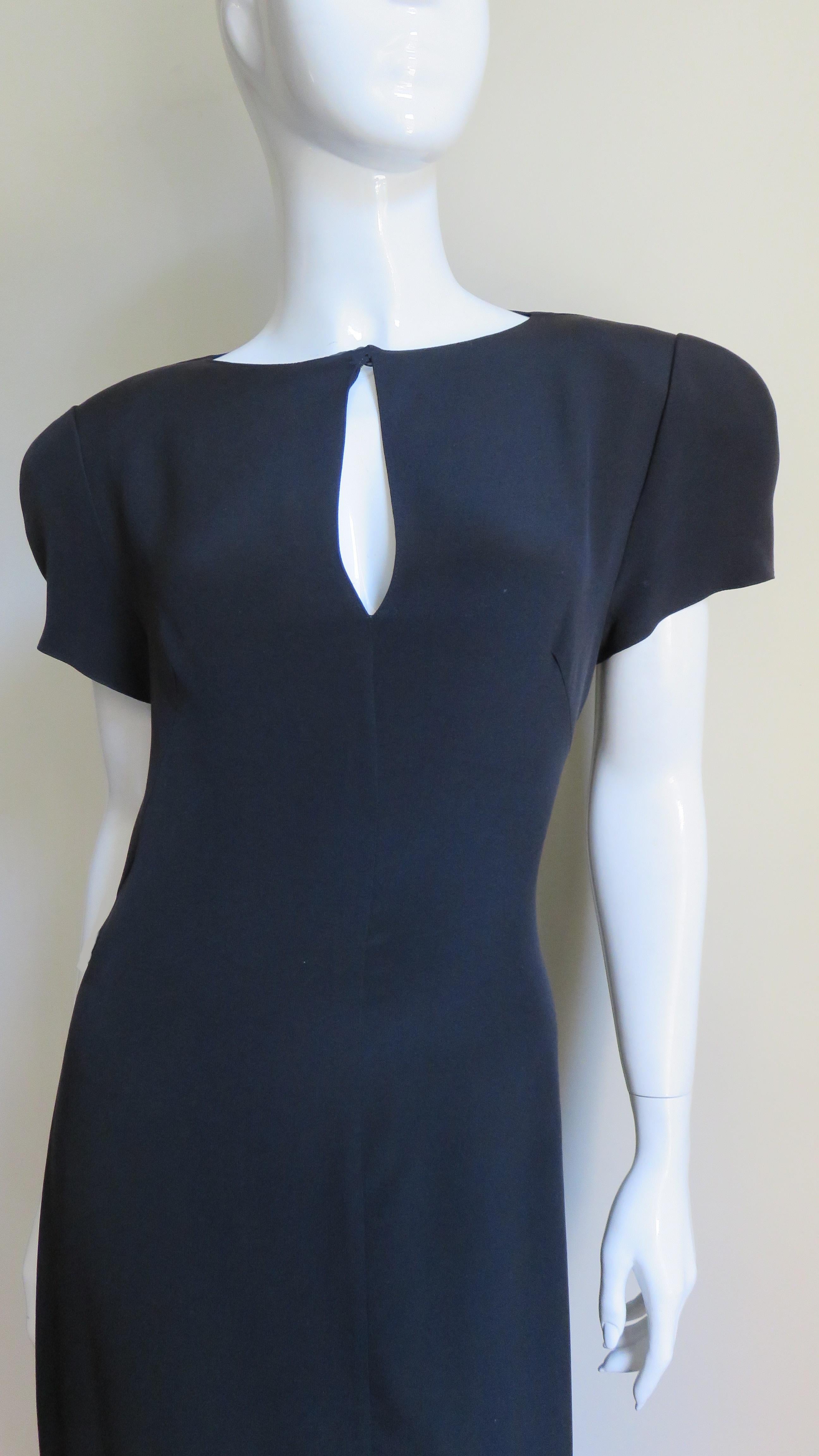 Noir Krizia - Robe à dos échancré et taille découpée, années 1980 en vente