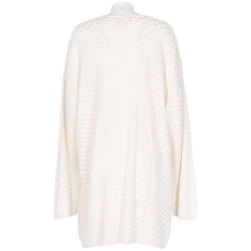 Krizia white cotton open cardigan, featuring drop shoulders, ribbed edges and cuffs and two patch pockets on the front.

Size: L

Flat measurements
Height: 86 cm
Bust: 70 cm
Shoulders: 77 cm
Sleeve: 59 cm

Product code: X5014

Composition: 80%
