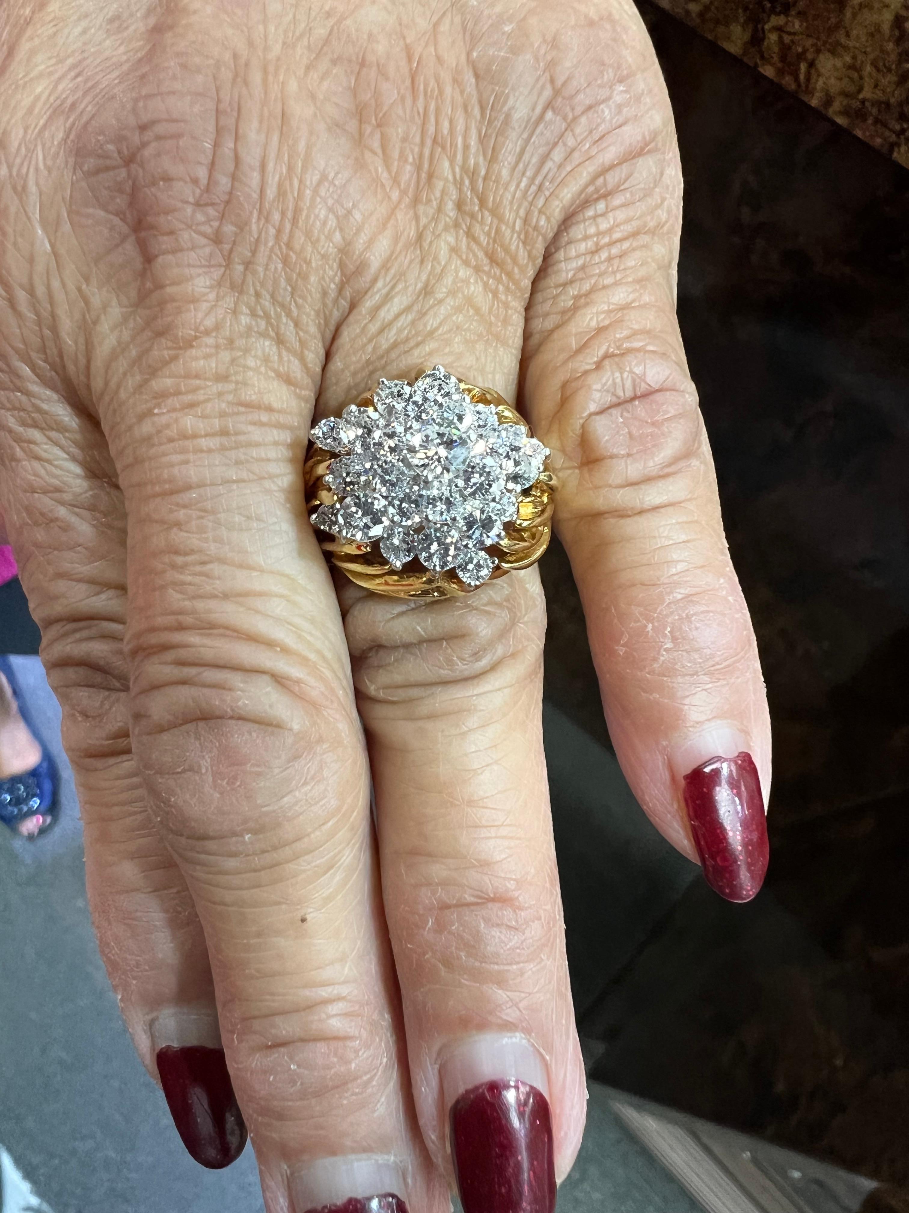 1980er Kurt Wayne Cocktail-Cluster-Ring aus 18 Karat Gelbgold mit Diamanten (Zeitgenössisch)