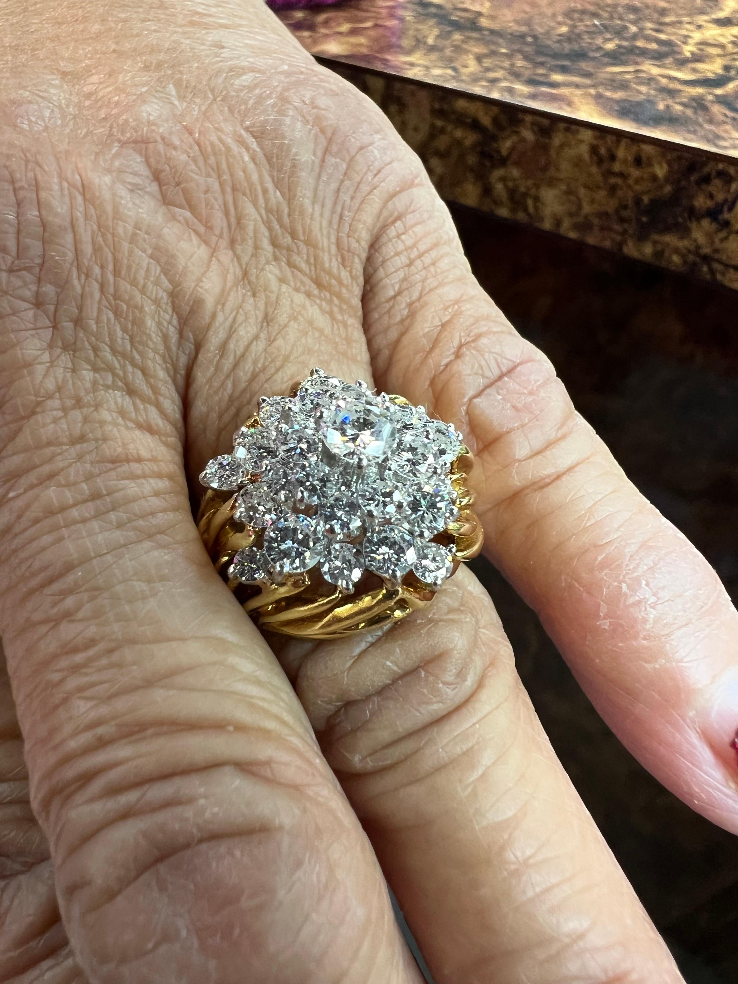 1980er Kurt Wayne Cocktail-Cluster-Ring aus 18 Karat Gelbgold mit Diamanten (Rundschliff)