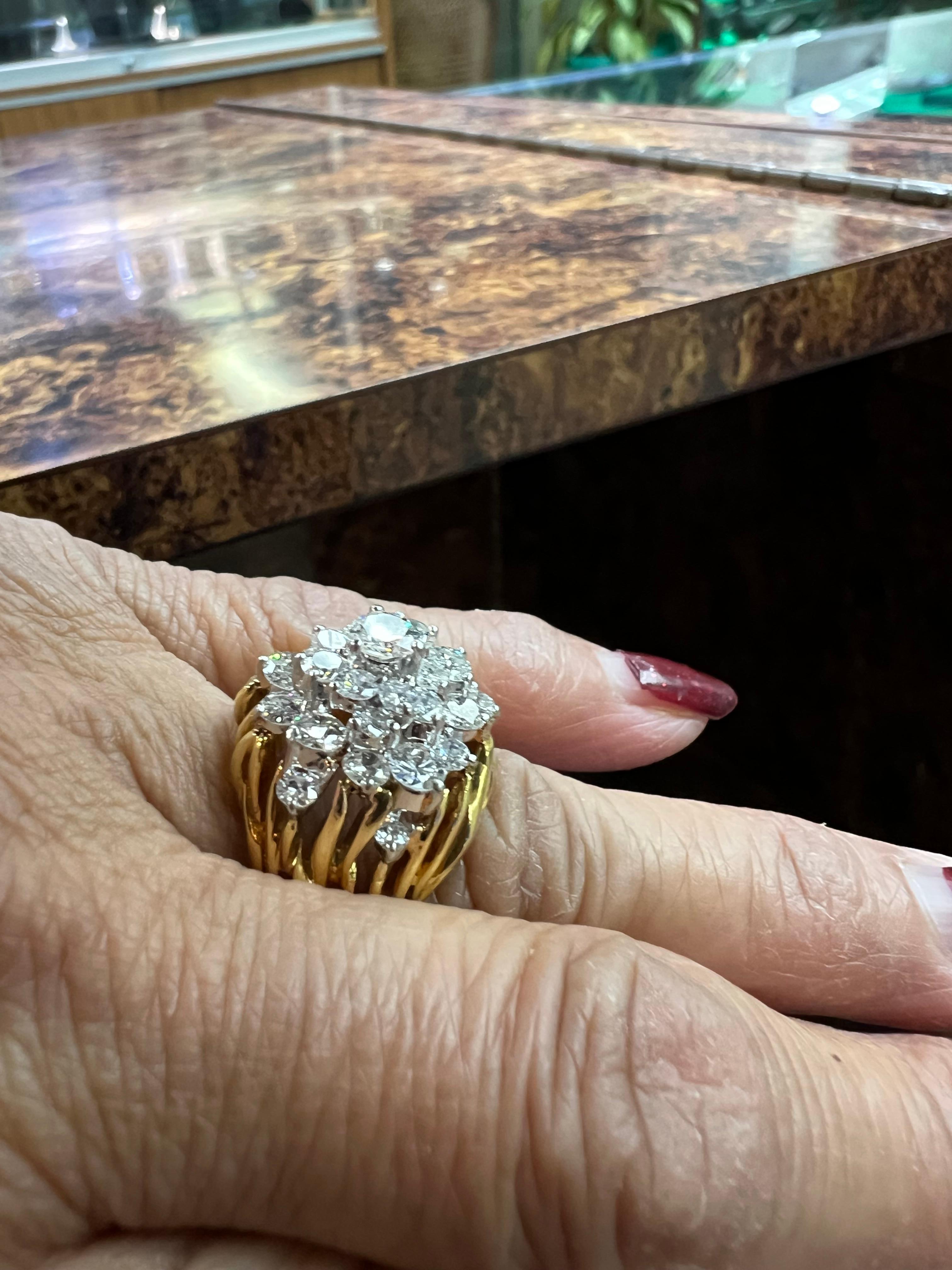 1980er Kurt Wayne Cocktail-Cluster-Ring aus 18 Karat Gelbgold mit Diamanten im Zustand „Gut“ in Los Angeles, CA