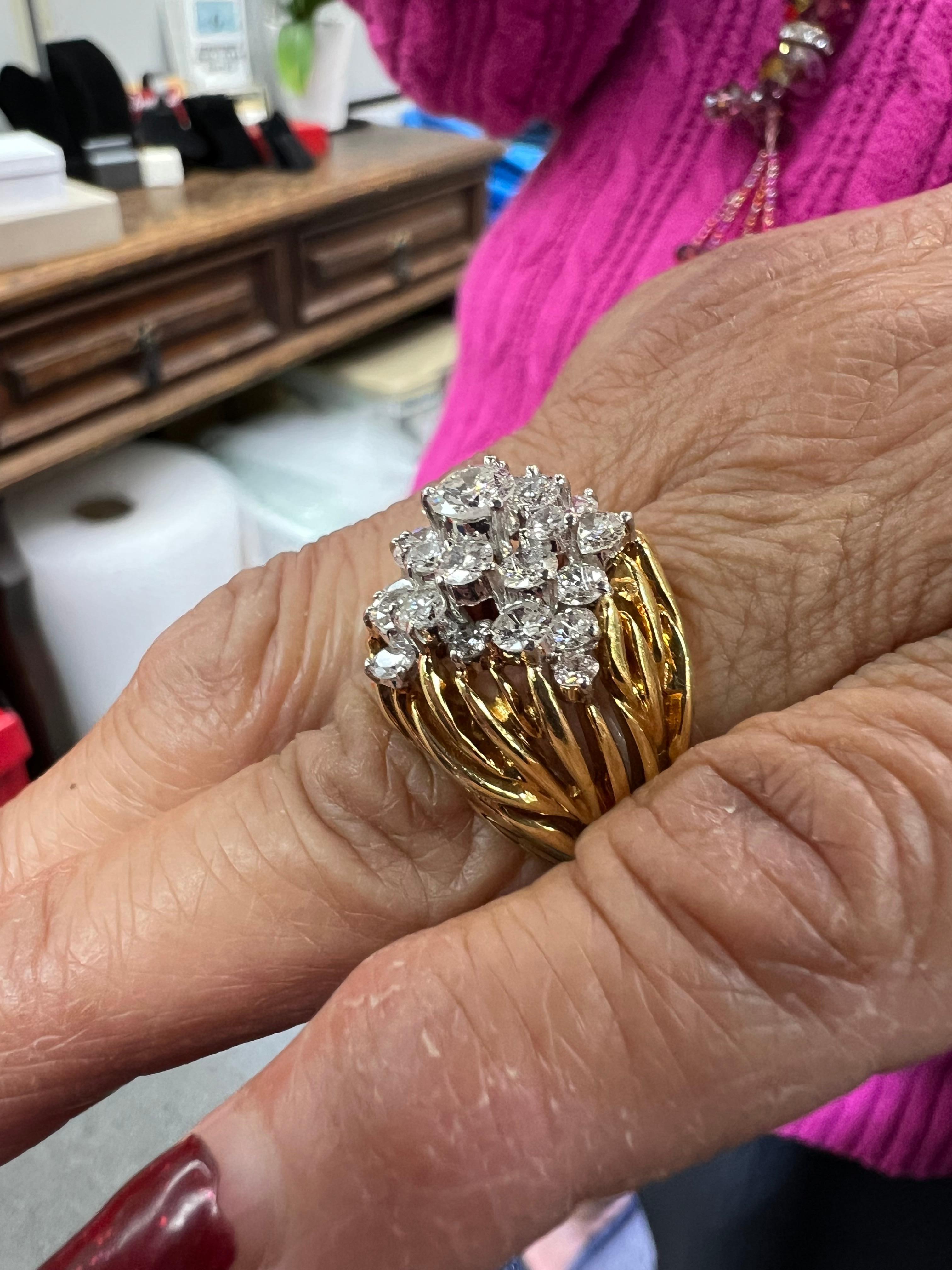 1980er Kurt Wayne Cocktail-Cluster-Ring aus 18 Karat Gelbgold mit Diamanten für Damen oder Herren
