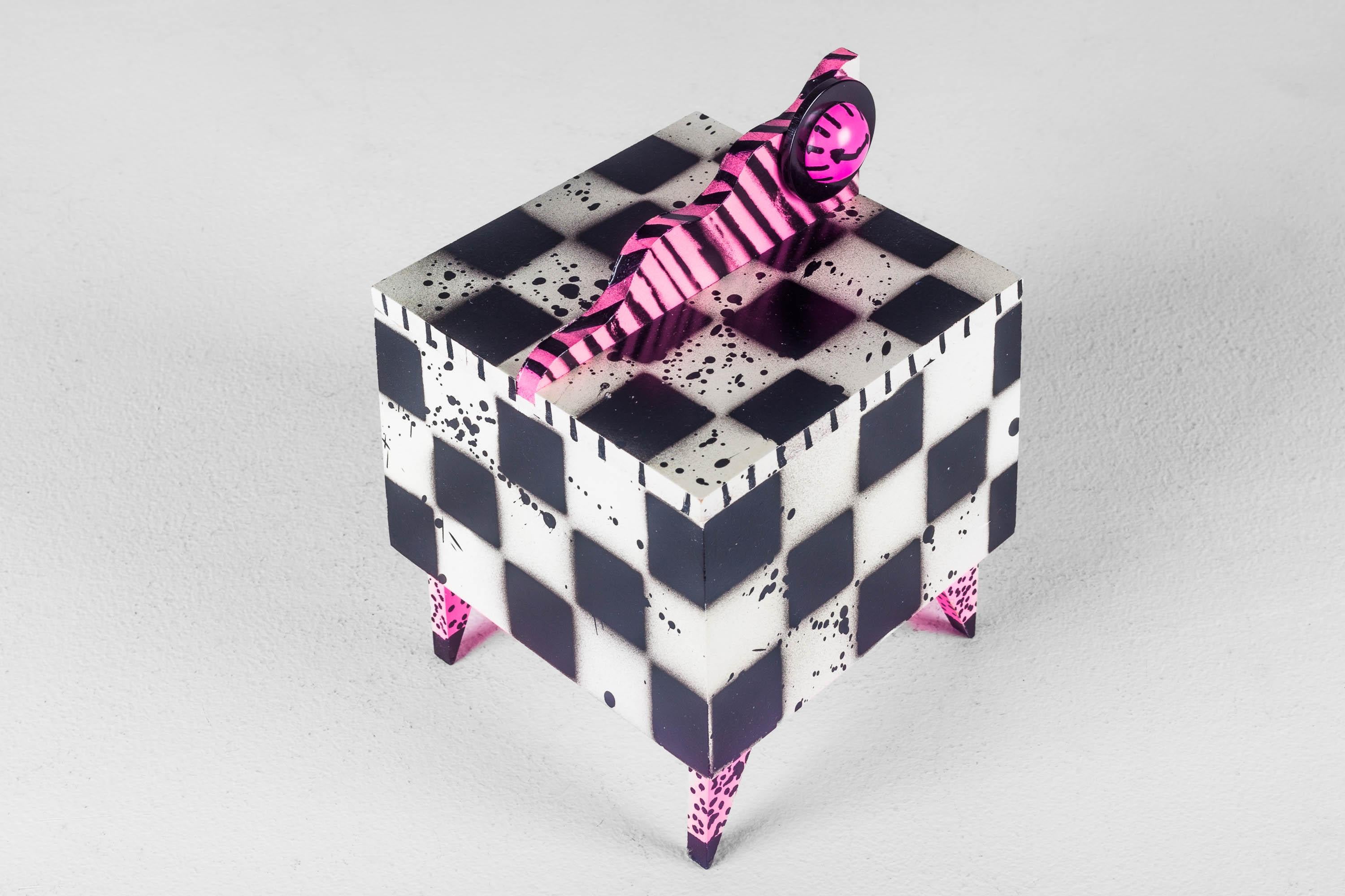 1980s Lacquered Box by Hollis Fingold, Checkerboard & Neon Pink, Signed USA For Sale 1