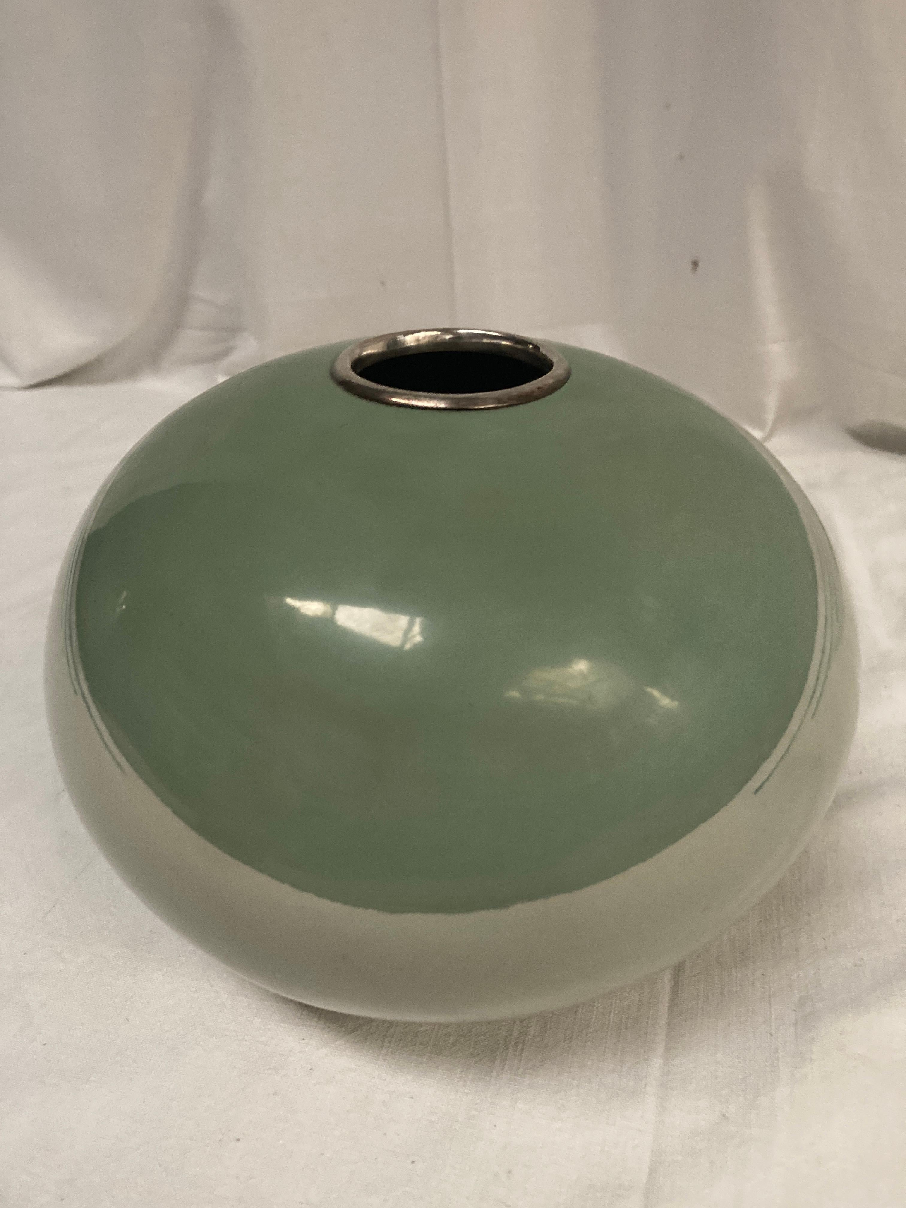 1980's lacquered metal vase signed Jean-Jacques Beaumé In Good Condition For Sale In New York, NY