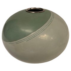 Vaso in metallo laccato del 1980 firmato Jean-Jacques Beaumé