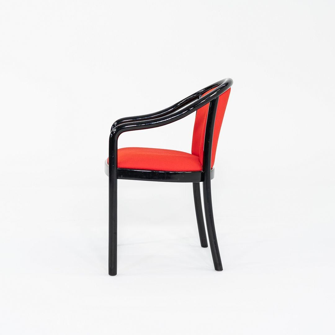 Sillón de comedor de madera lacada de los años 80 con tela roja de Tonon en Italia Moderno en venta