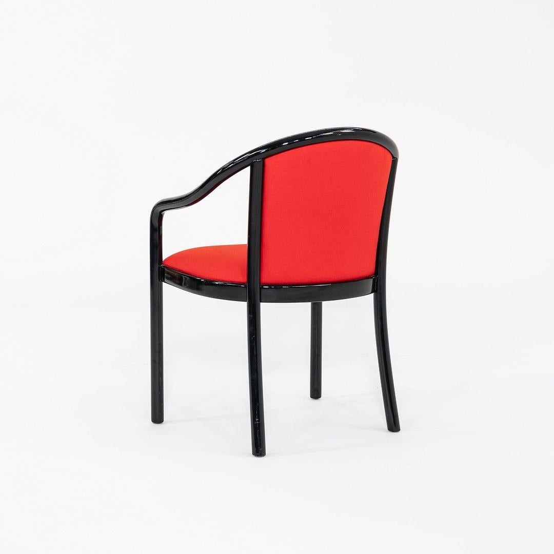 Sillón de comedor de madera lacada de los años 80 con tela roja de Tonon en Italia Italiano en venta