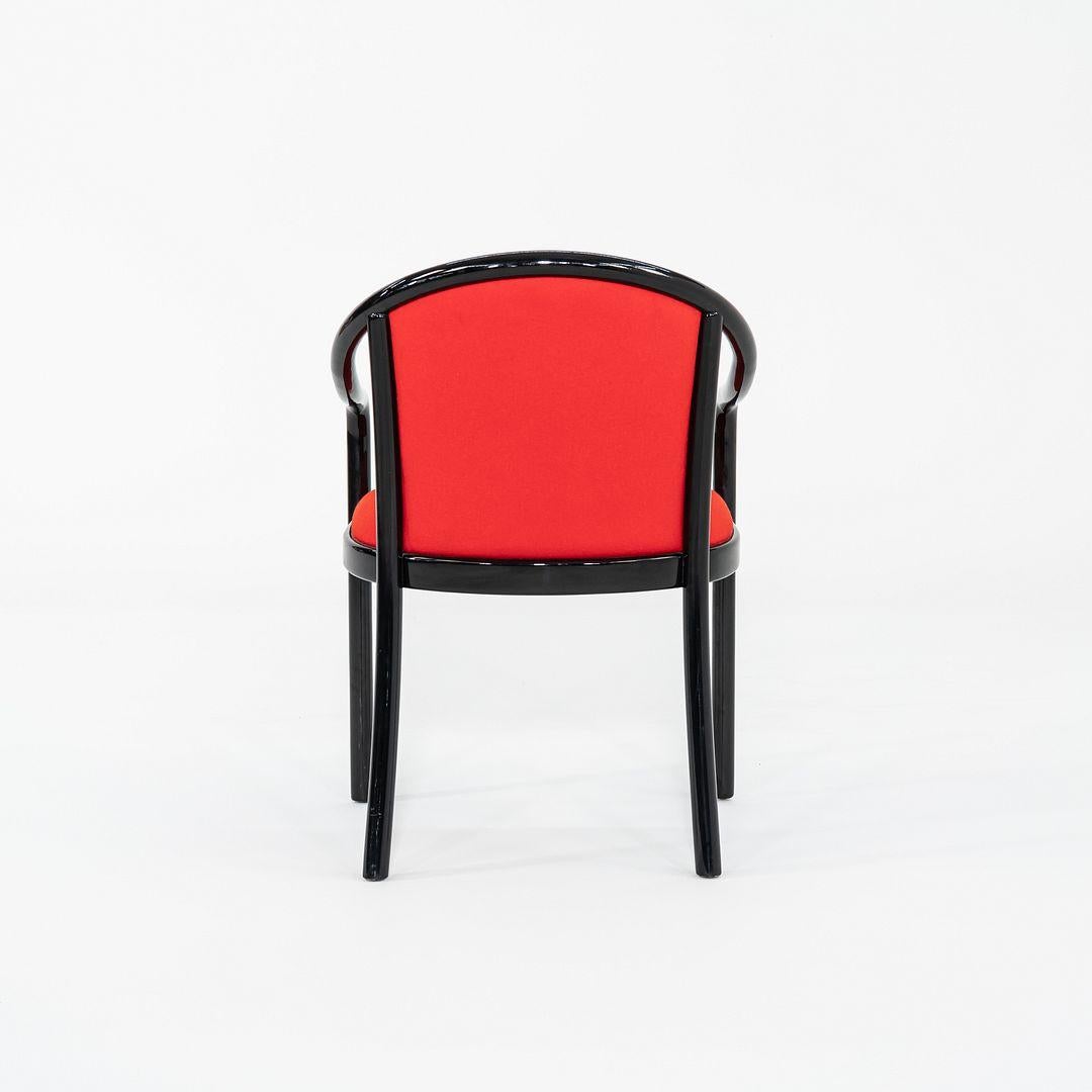 Sillón de comedor de madera lacada de los años 80 con tela roja de Tonon en Italia finales del siglo XX en venta
