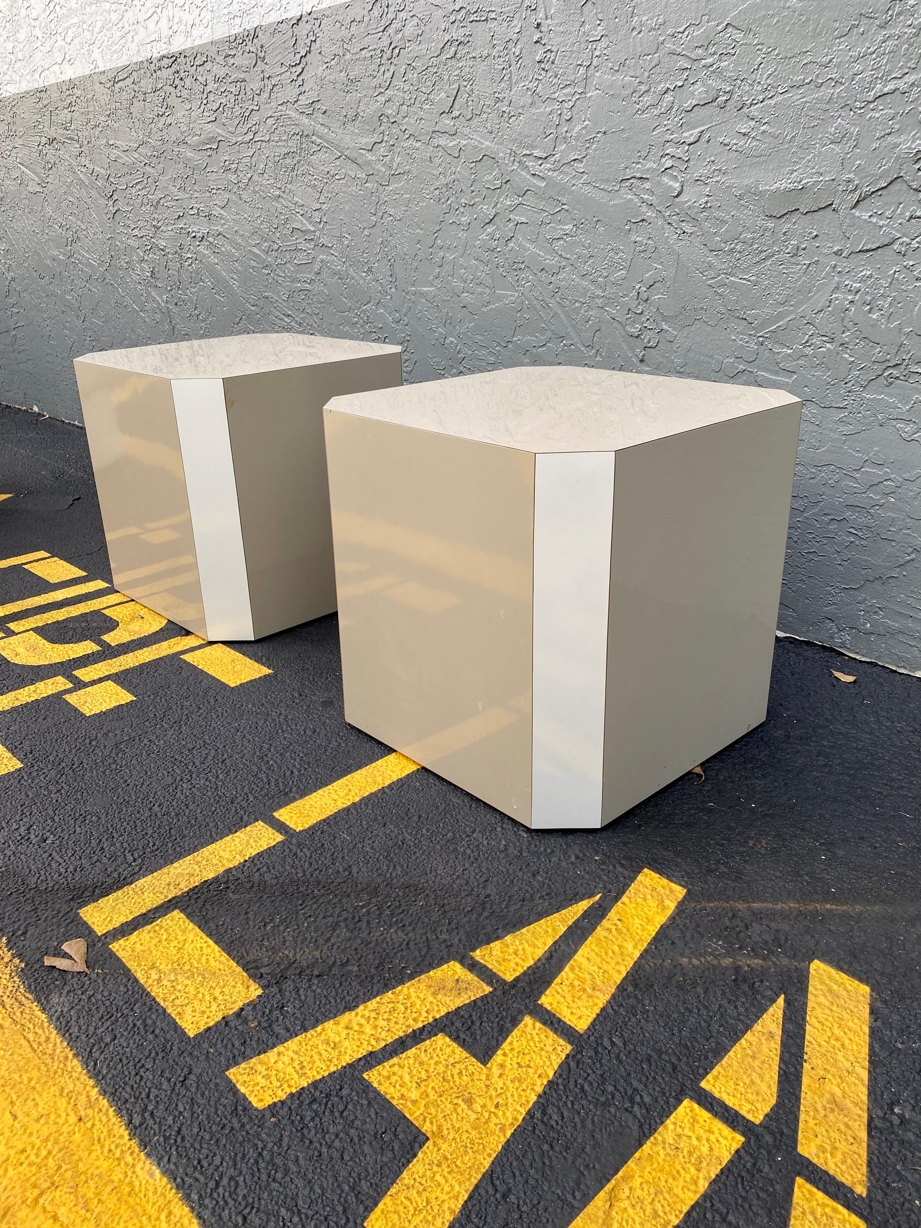 1980s Laminated Wood Hexagonal End Tables, Set of 2 In Good Condition For Sale In Fort Lauderdale, FL