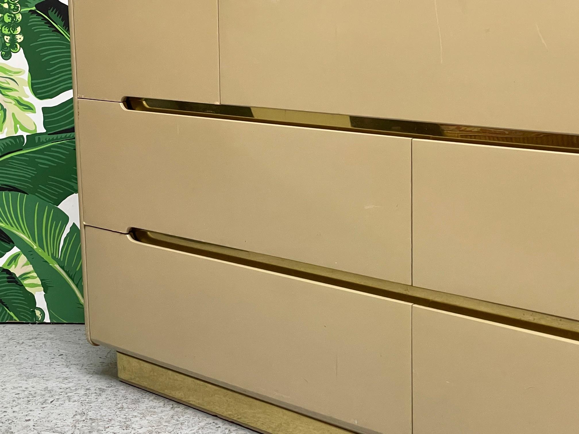1980s Lane Furniture Seven Drawer Brass Plinth Dresser In Good Condition In Jacksonville, FL