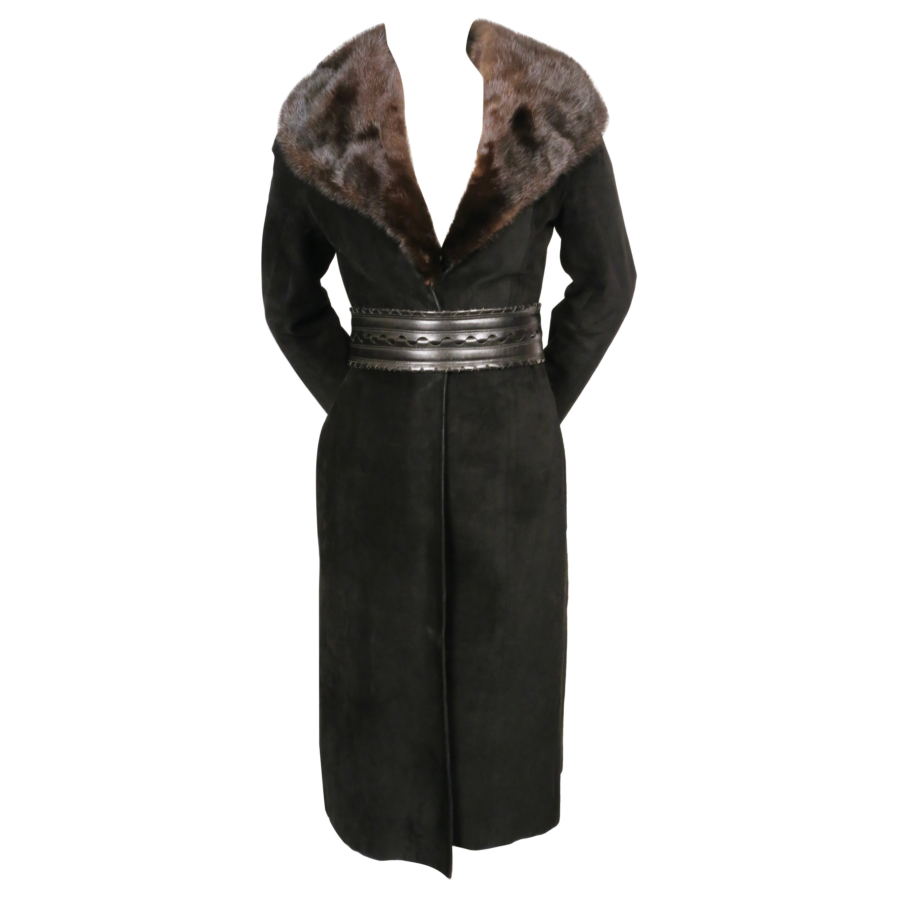 Manteau LANVIN des années 1980 en daim noir avec col en vison