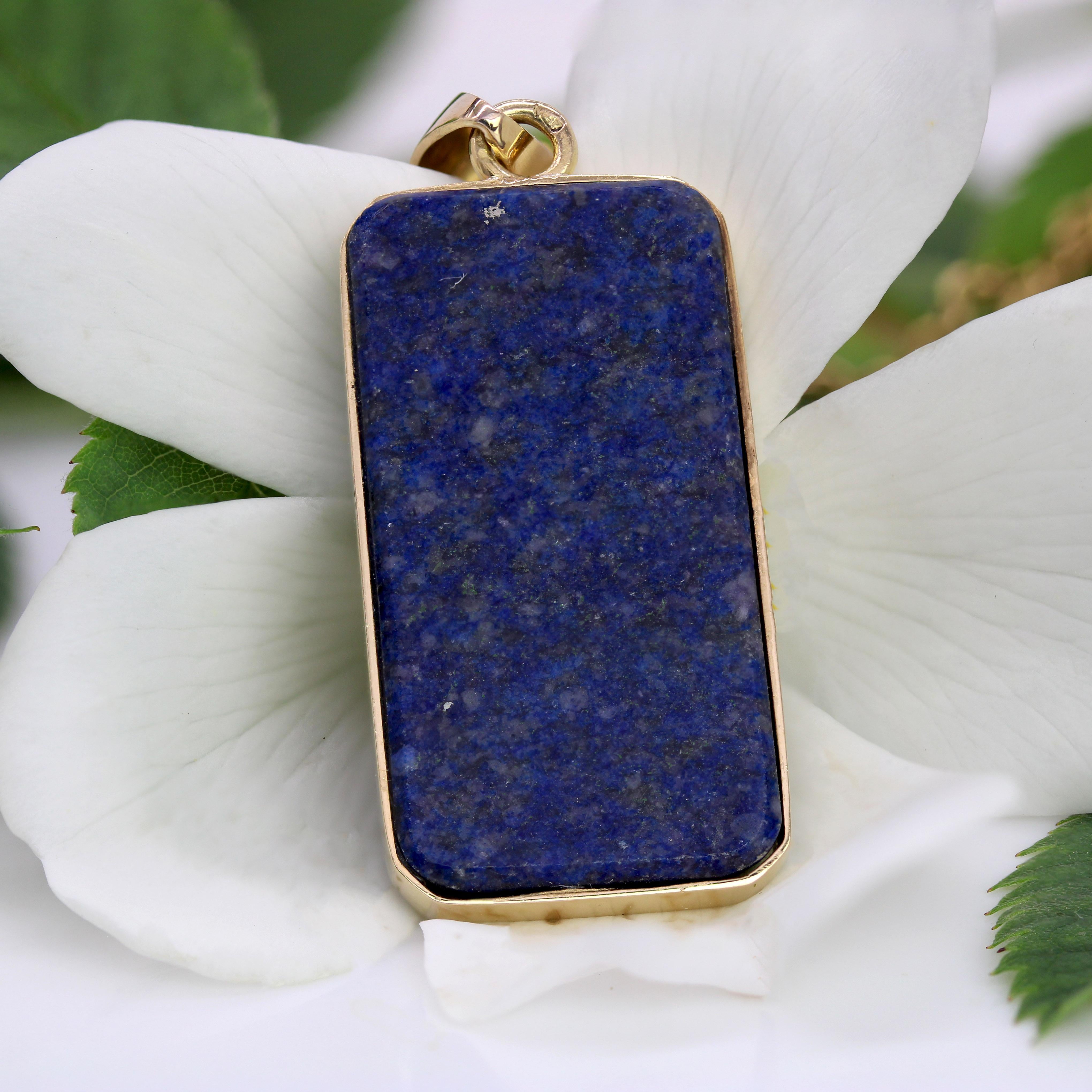 Rétro 1980s Lapis Lazuli 18 Karat Yellow Gold Plate Pendant in vendita