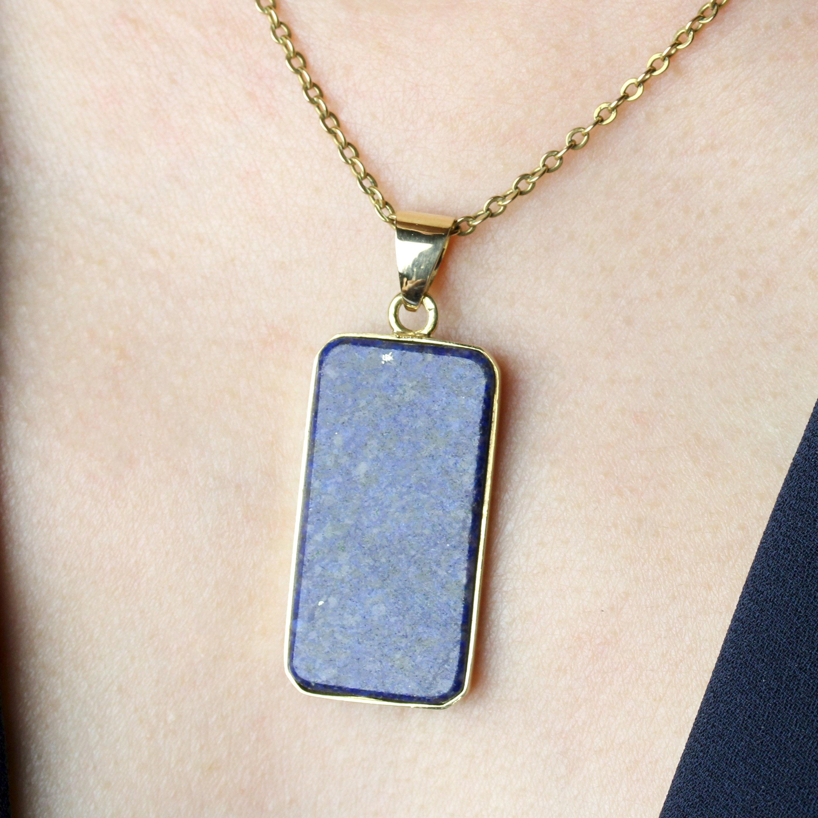 Donna 1980s Lapis Lazuli 18 Karat Yellow Gold Plate Pendant in vendita