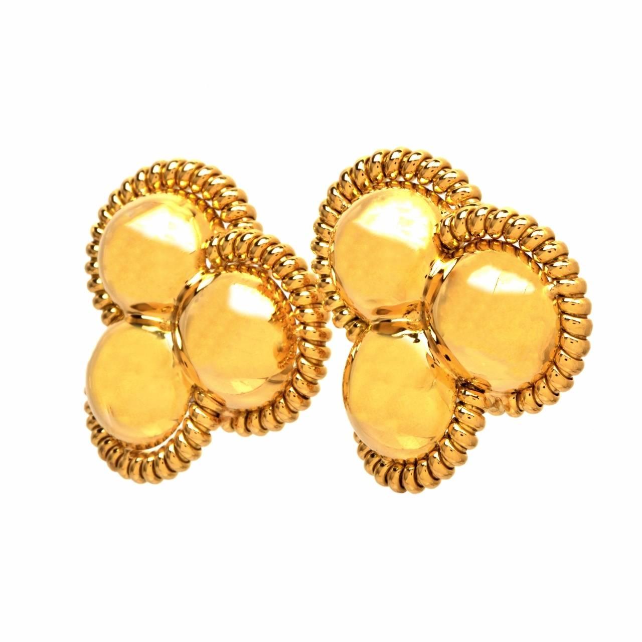 1980s Large Circle Italian 18 Karat Gold Clip on Earrings In Excellent Condition In Miami, FL