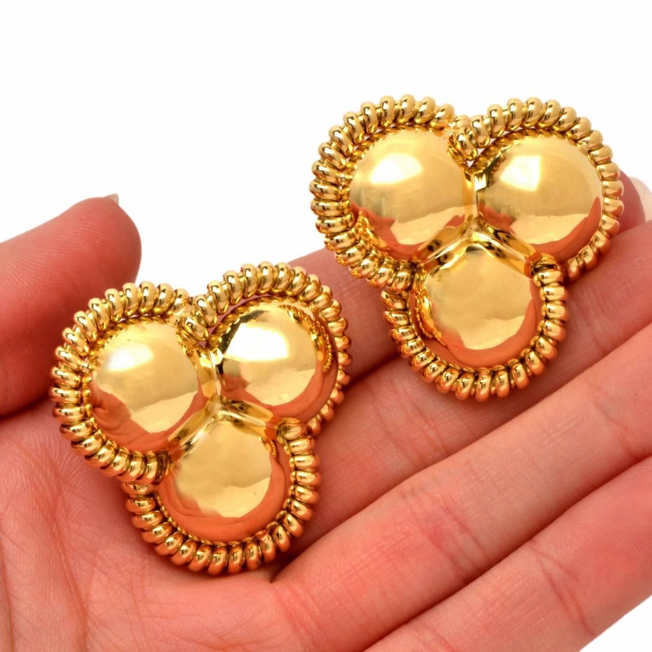 Women's 1980s Large Circle Italian 18 Karat Gold Clip on Earrings