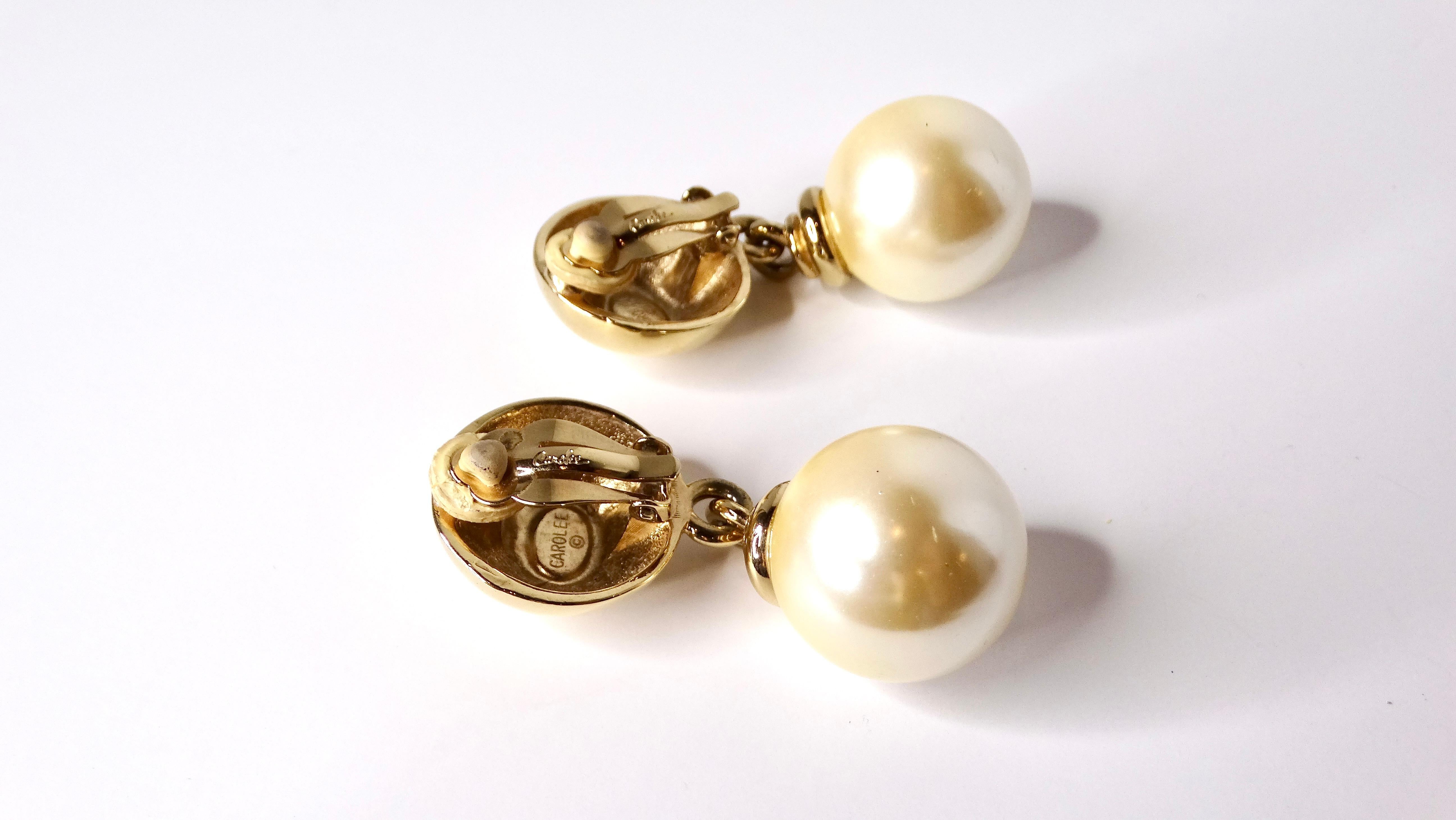 Orecchini a clip in costume anni '80 con perle grandi e placcati in oro 14k in vendita 1