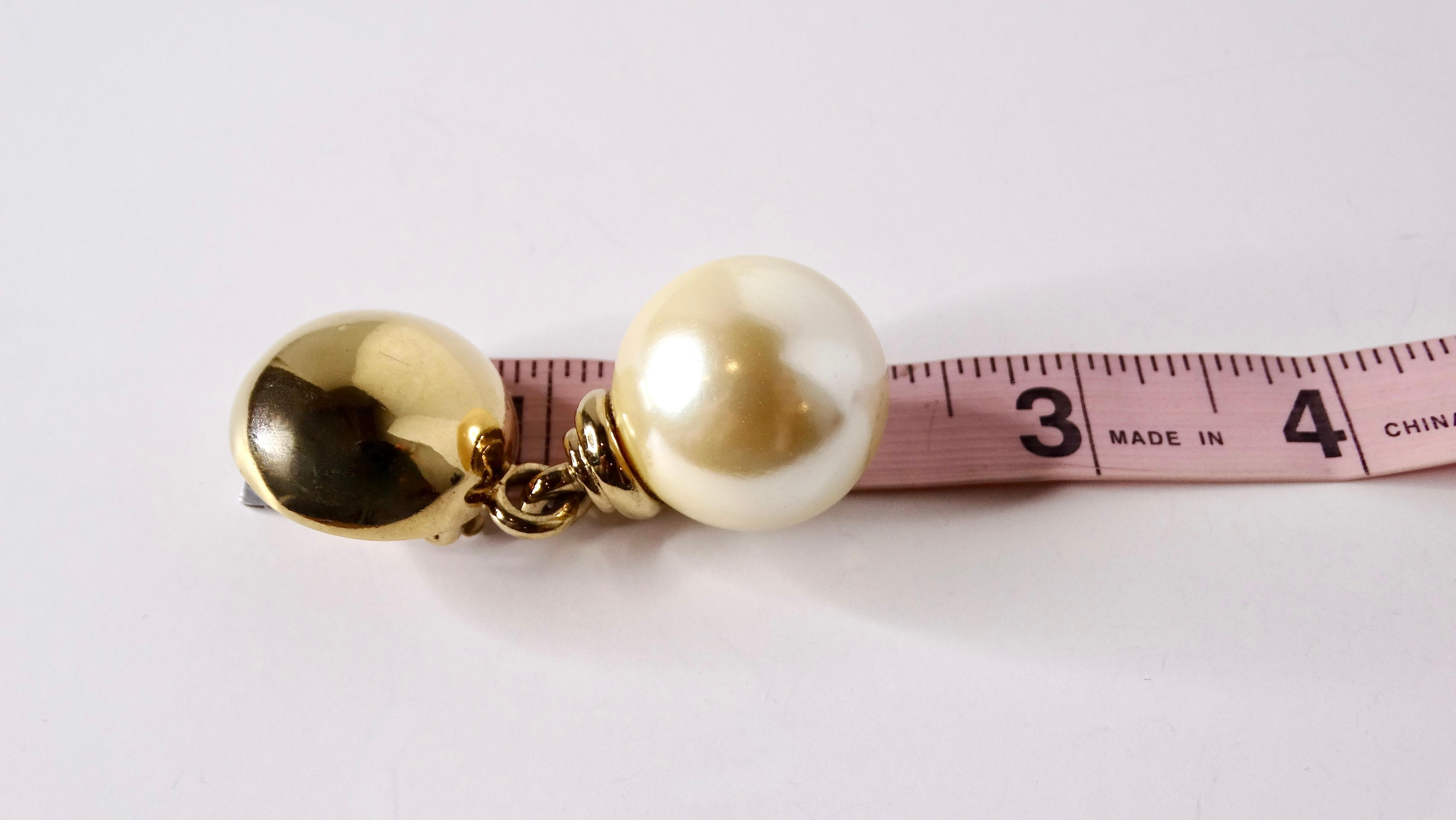 Orecchini a clip in costume anni '80 con perle grandi e placcati in oro 14k in vendita 2