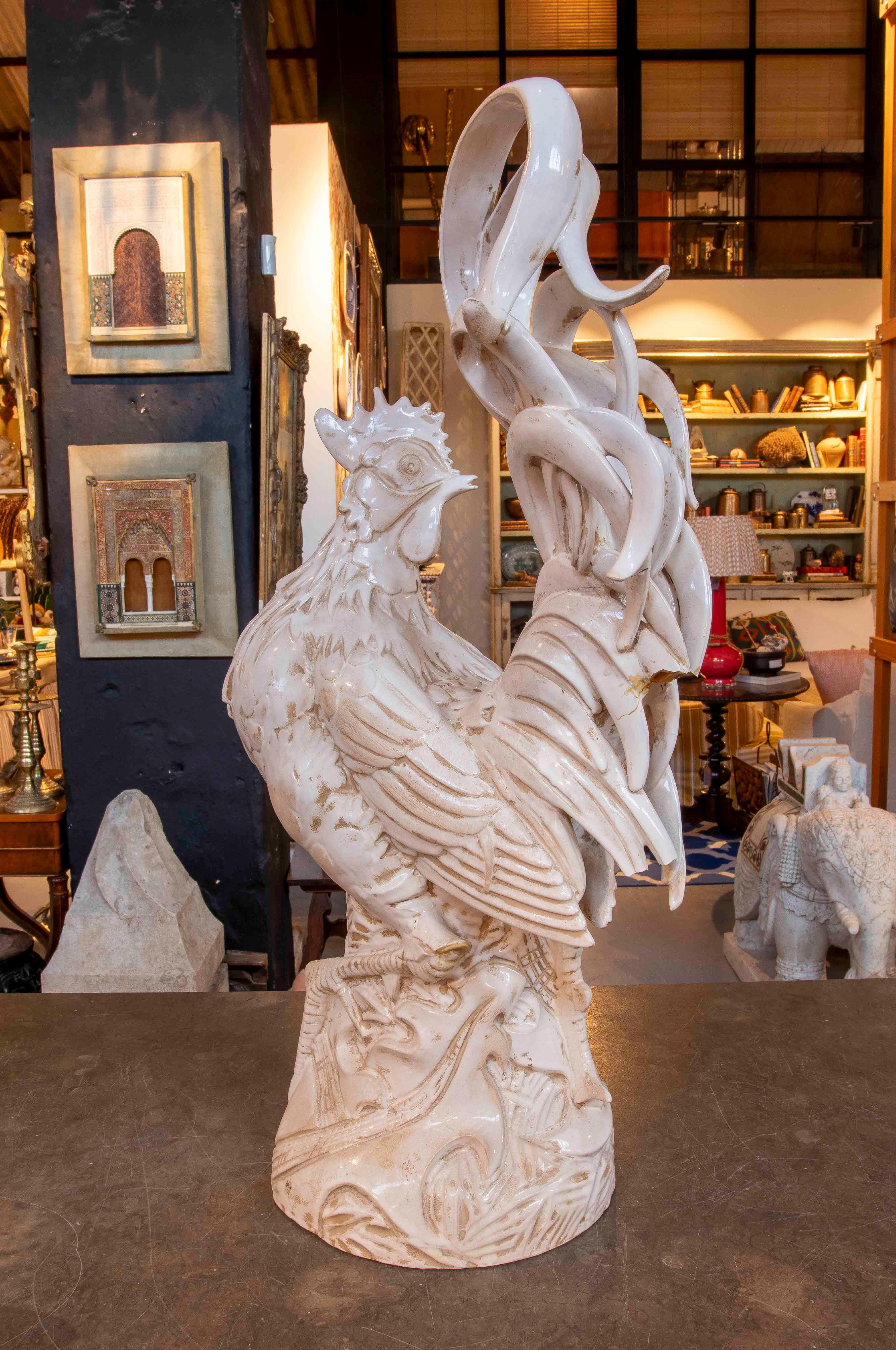 Sculpture de coq en céramique émaillée blanche de grand format des années 1980 Bon état - En vente à Marbella, ES