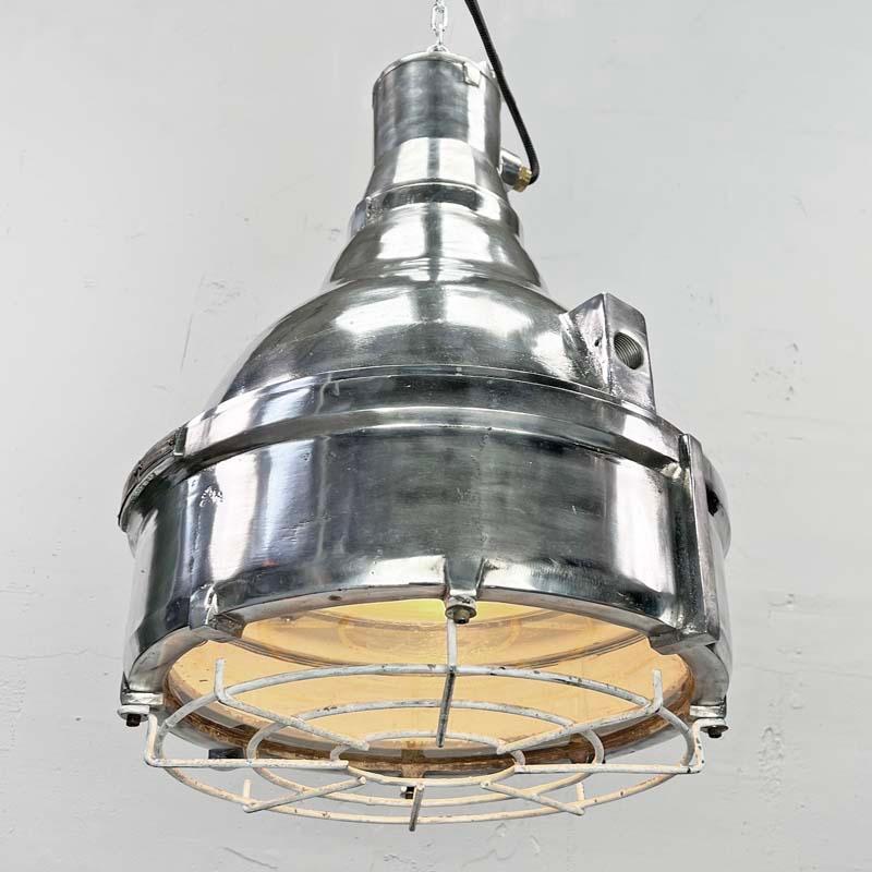 Große industrielle Baliga Explosion Pendelleuchte aus Aluminiumguss, 1980er Jahre (Industriell) im Angebot