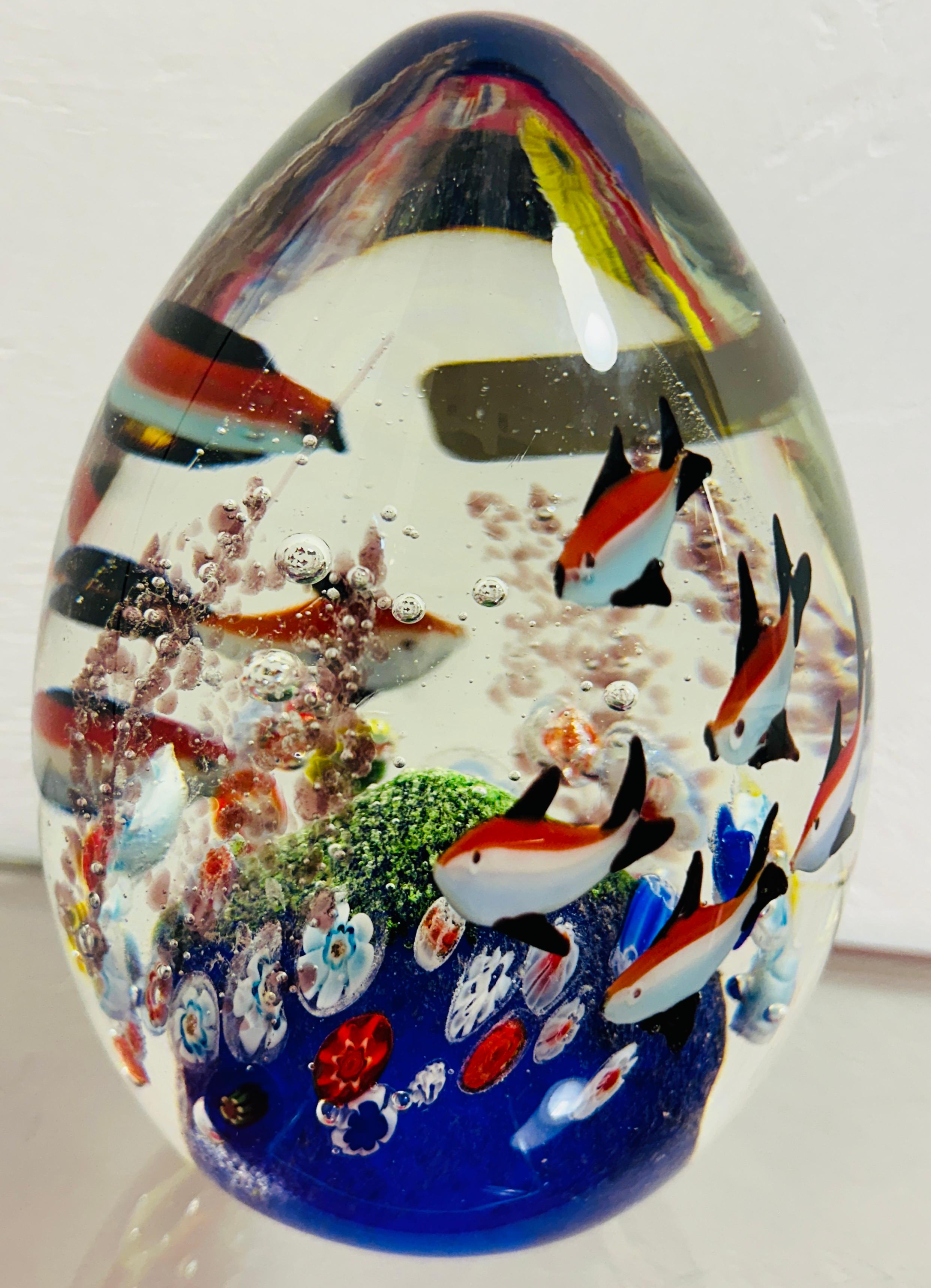Grand presse-papiers italien d'aquarium Cenedese en verre de Murano soufflé à la main des années 1980 5