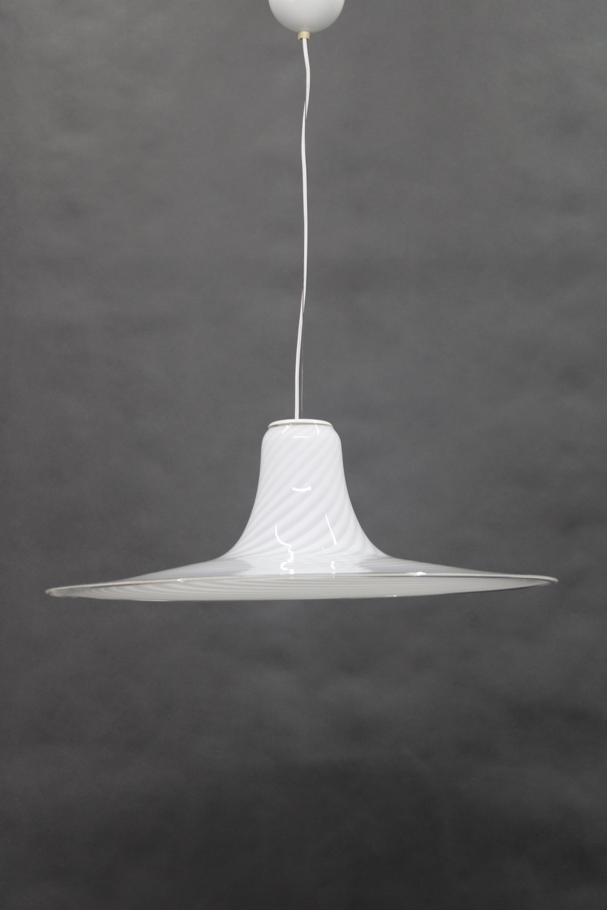 1980er Jahre Große Murano Glas Pendelleuchte, Italien (Moderne der Mitte des Jahrhunderts) im Angebot