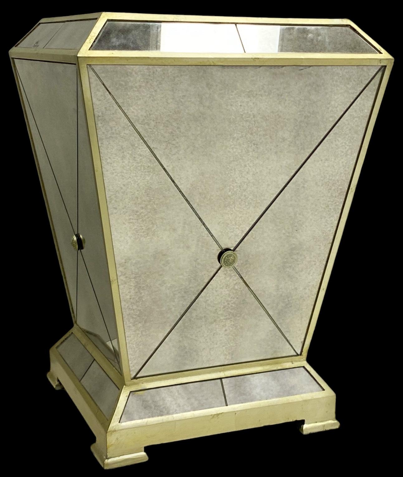 1980er Jahre Großer Neoklassischer Stil Spiegel & Messing Pedestale oder Beistelltische - Paar (20. Jahrhundert) im Angebot