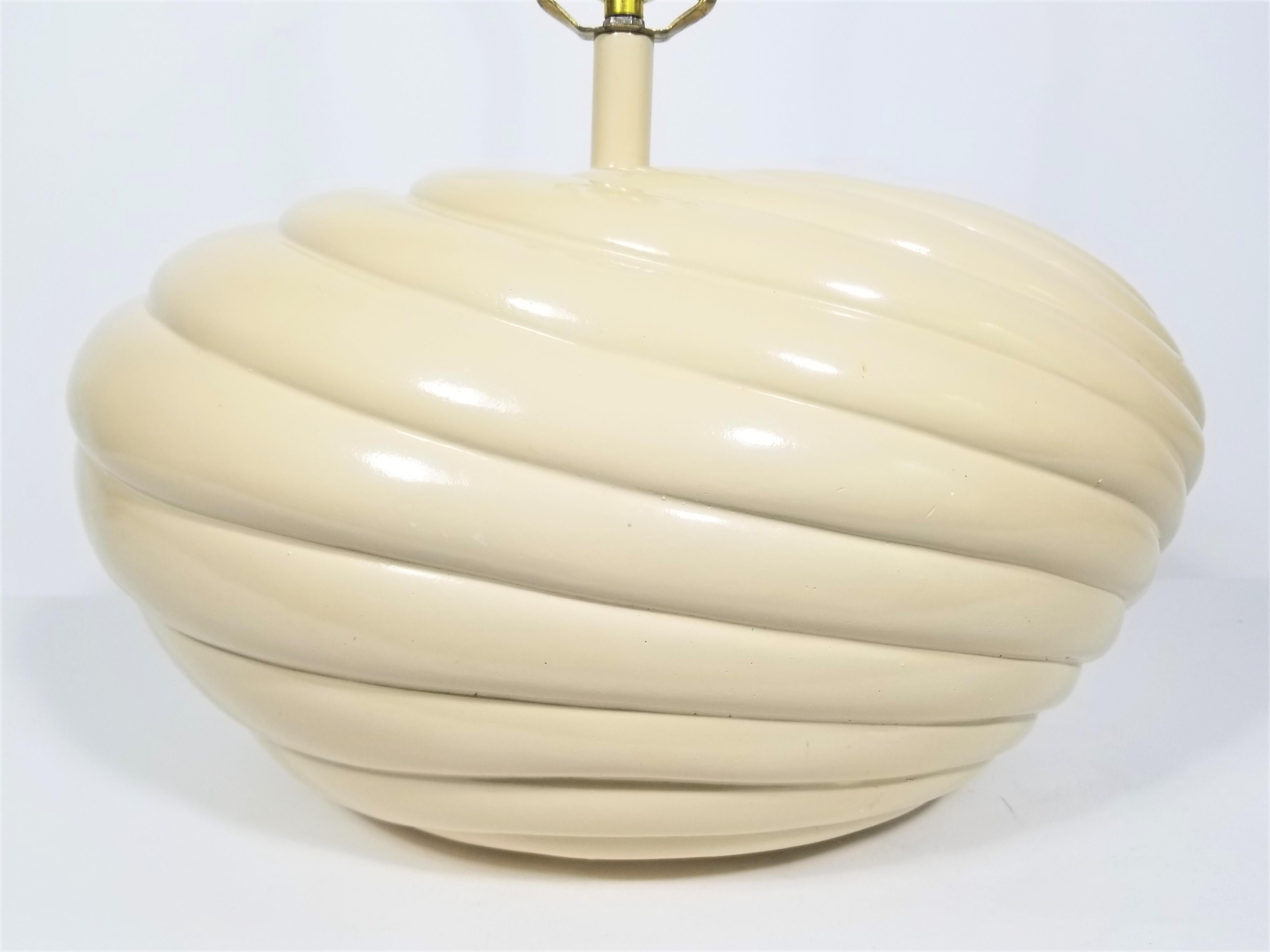 1980s Large Off White Shell Inspired Sculptural Table Lamp In Excellent Condition In New York, NY